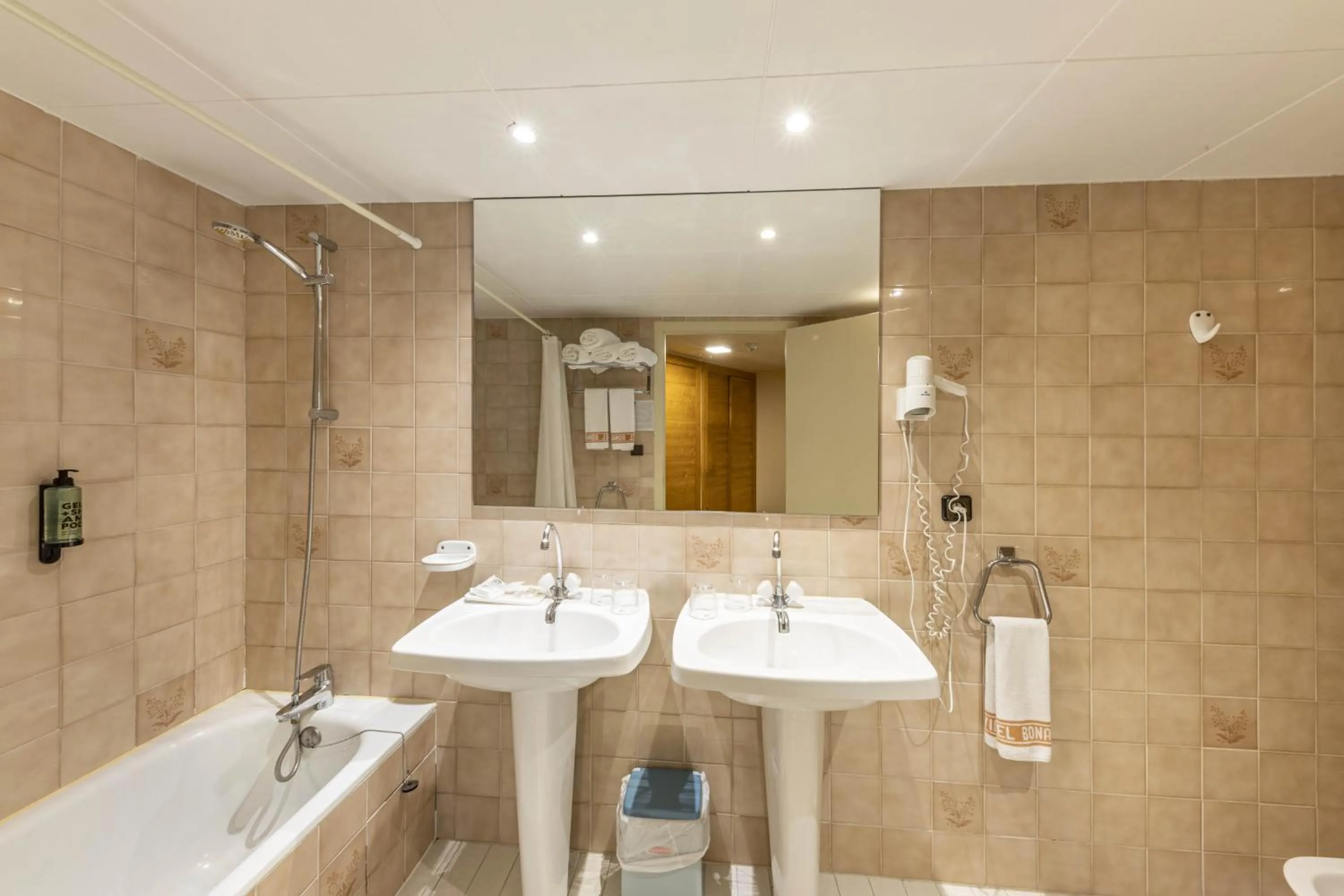 Toilet in Hotel Bonavida