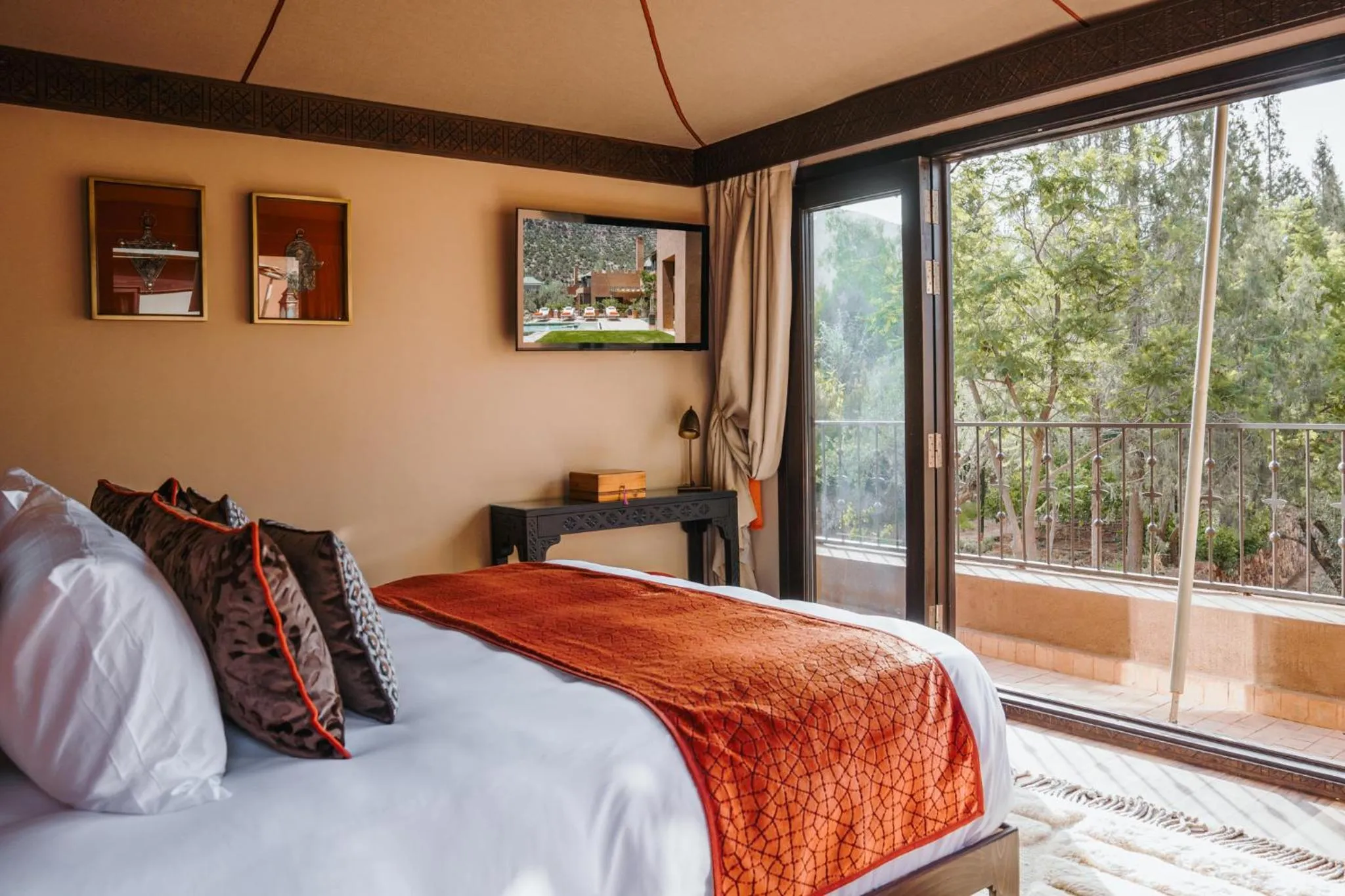 Bed in Kasbah Tamadot - Sir Richard Branson's Moroccan Retreat