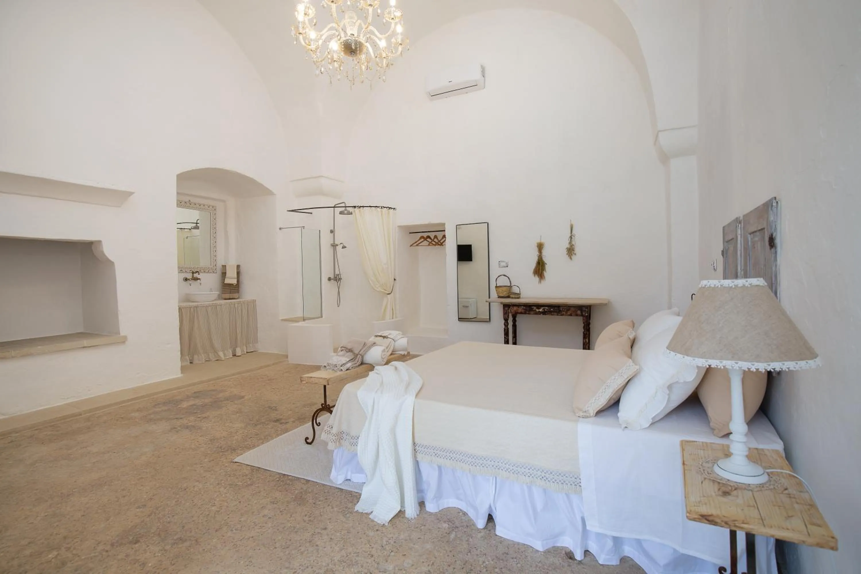 Photo of the whole room, Bed in Masseria Violante Boutique Hotel