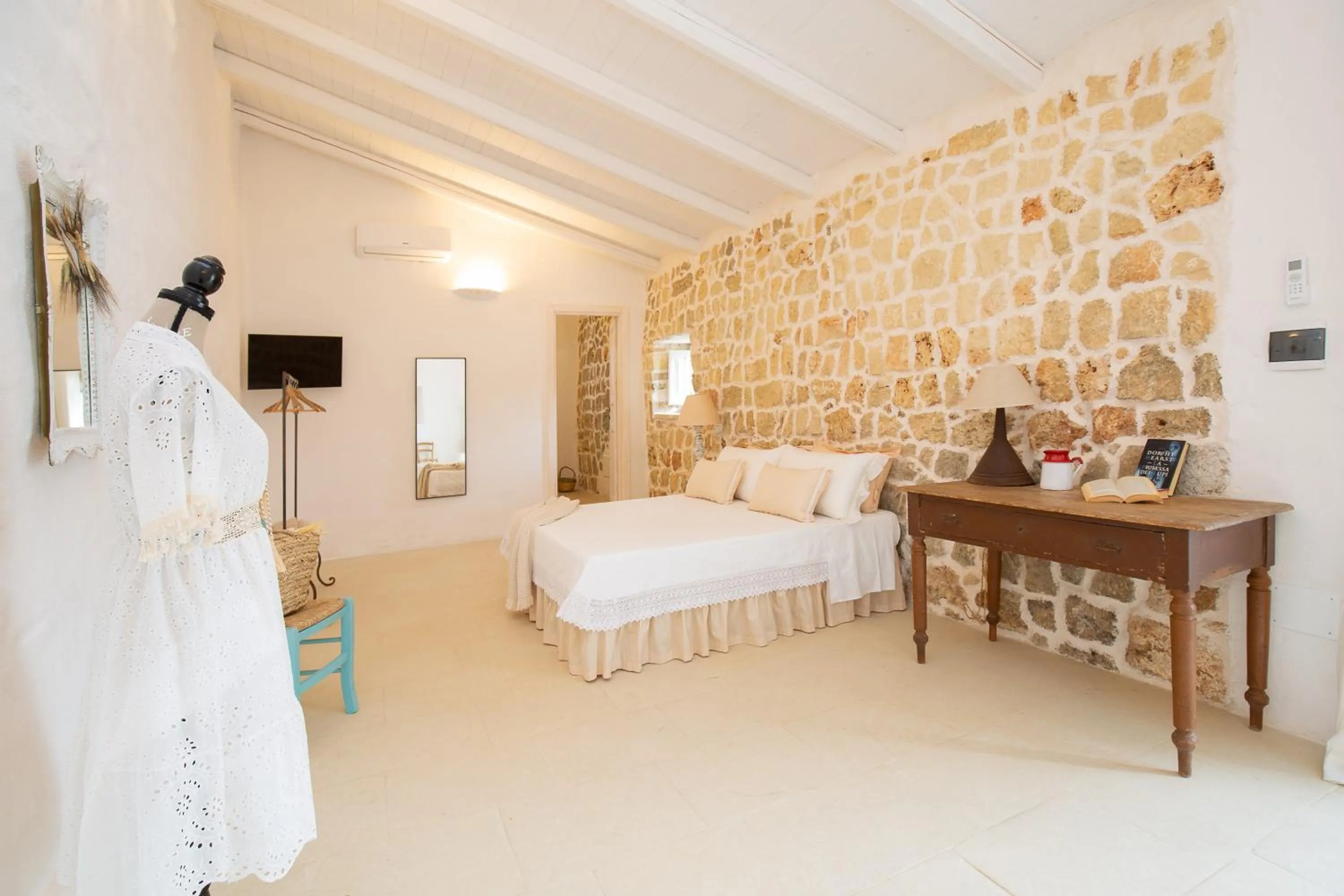 Photo of the whole room, Bed in Masseria Violante Boutique Hotel
