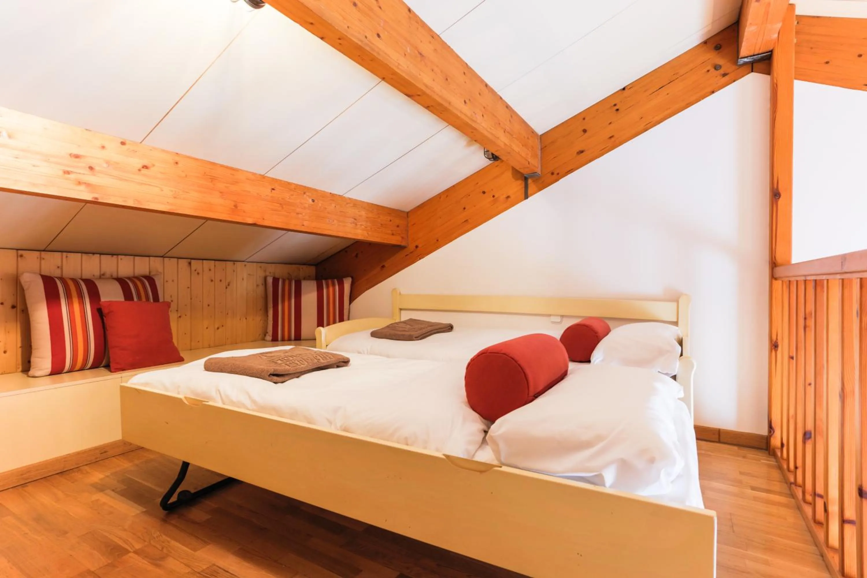 cot, Bed in Hotel & SPA Llop Gris