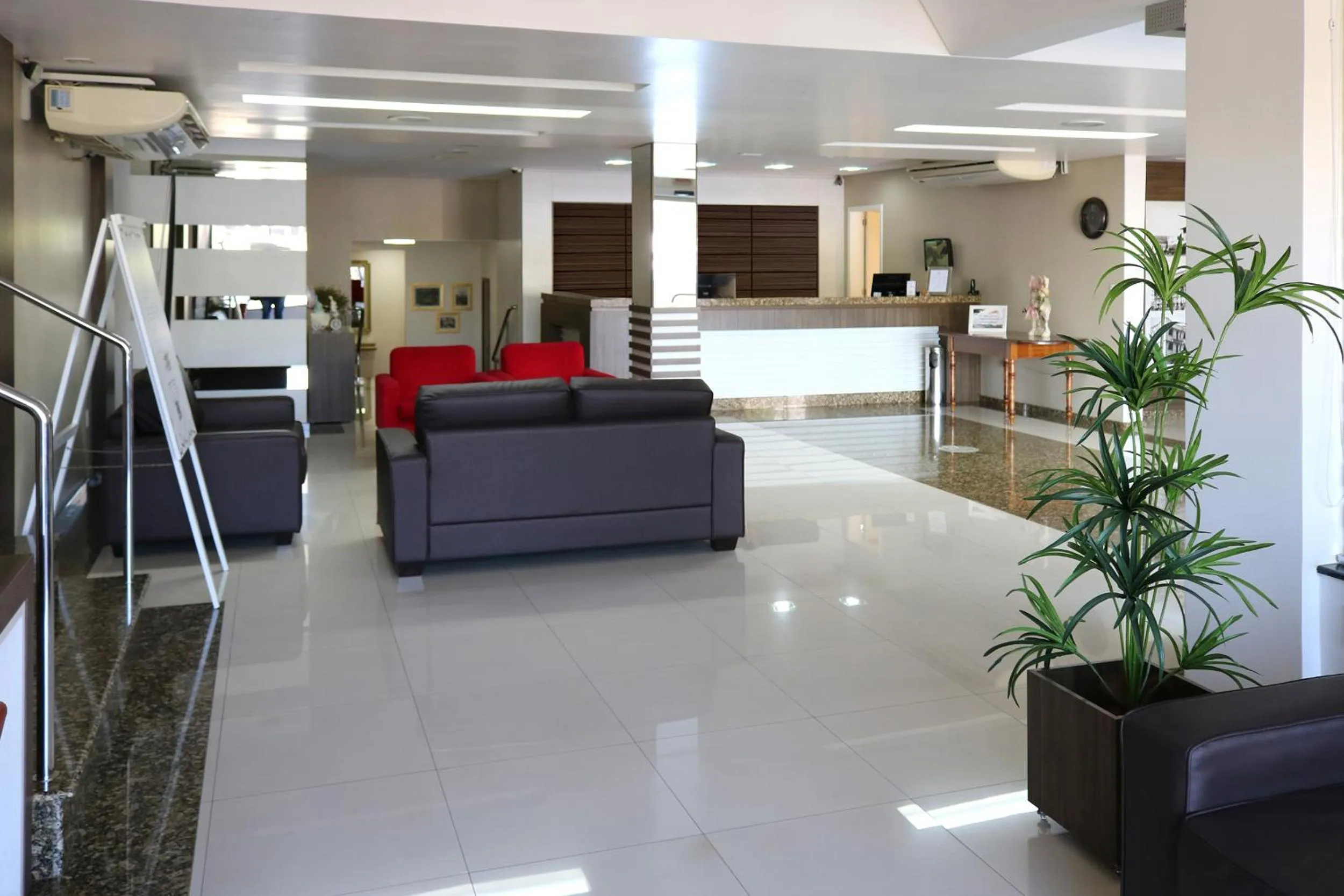 Lobby or reception in Tri Hotel Xanxerê