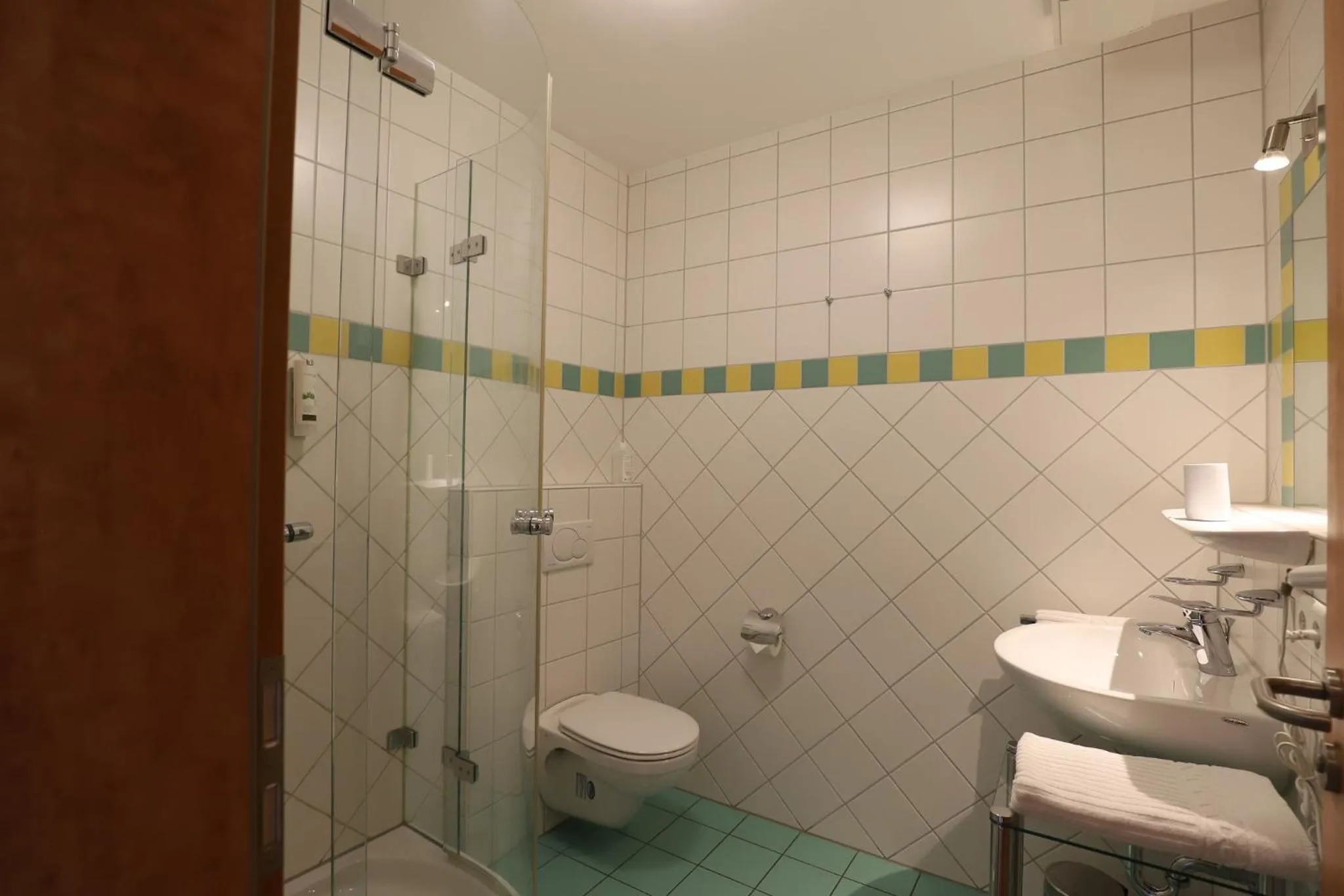 Bathroom in Hofgut Langenborn Wohnen auf Zeit möblierte Apartments Aschaffenburg Alzenau Frankfurt