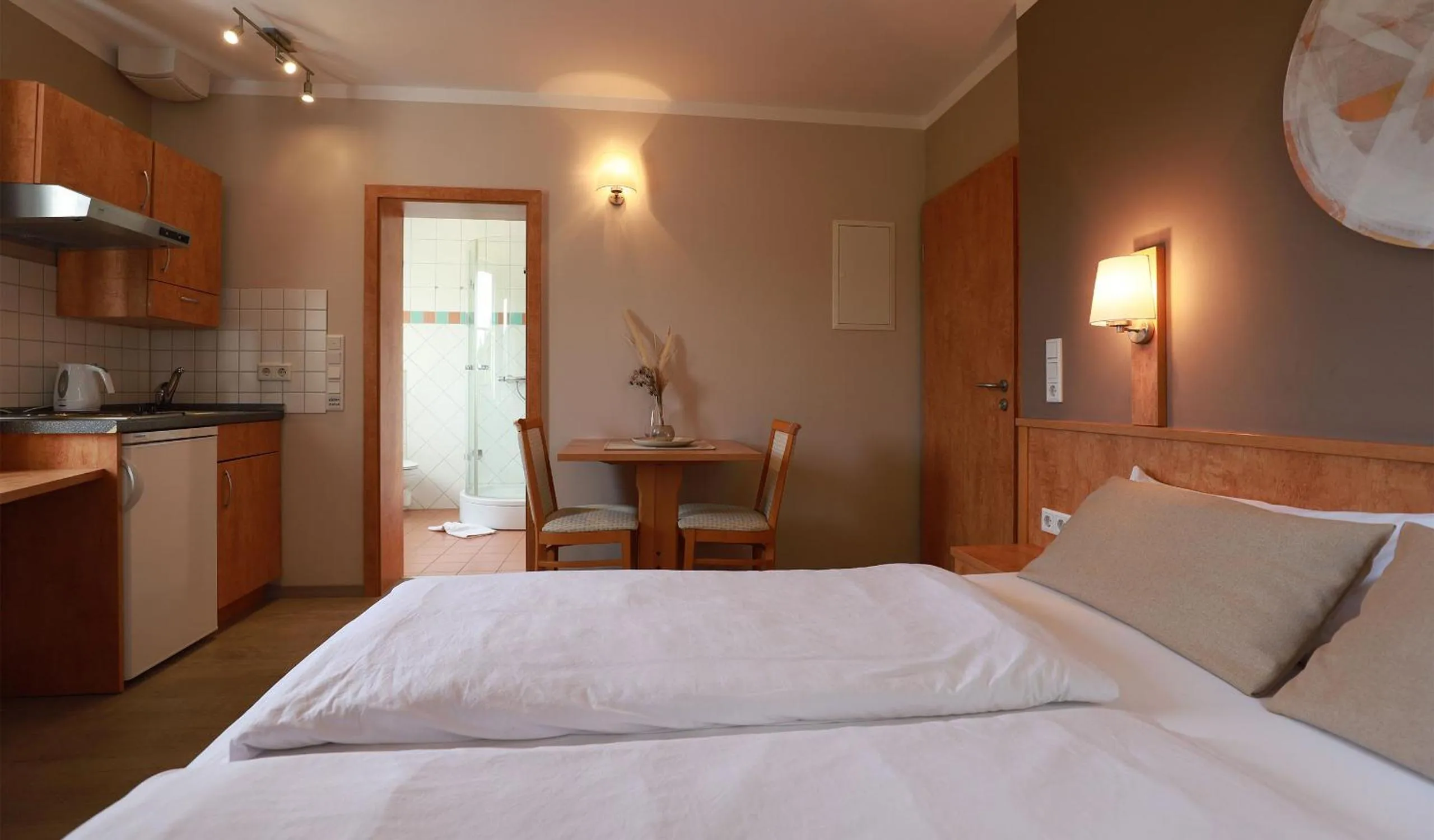 Bed in Hofgut Langenborn Wohnen auf Zeit möblierte Apartments Aschaffenburg Alzenau Frankfurt