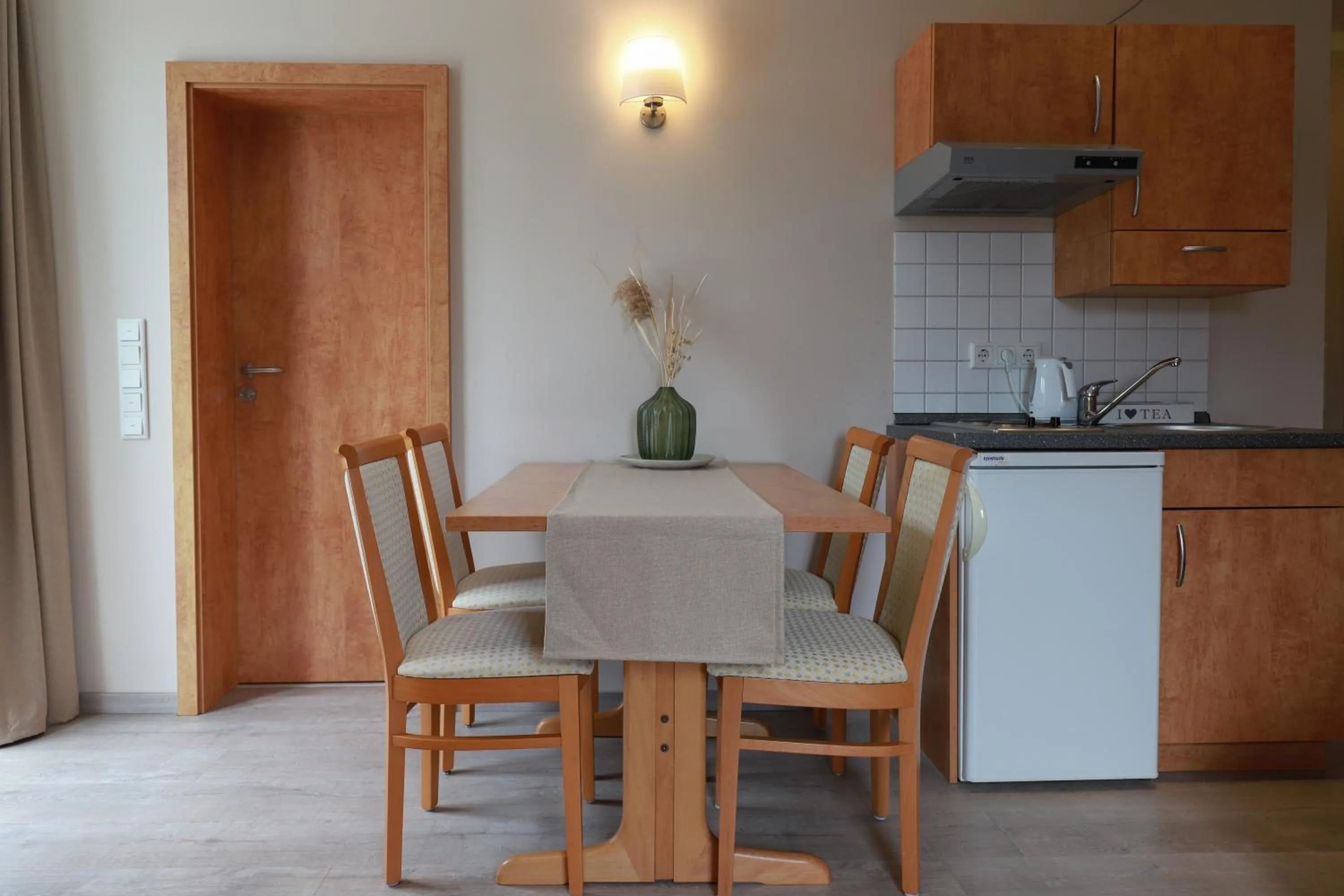 Kitchen or kitchenette in Hofgut Langenborn Wohnen auf Zeit möblierte Apartments Aschaffenburg Alzenau Frankfurt