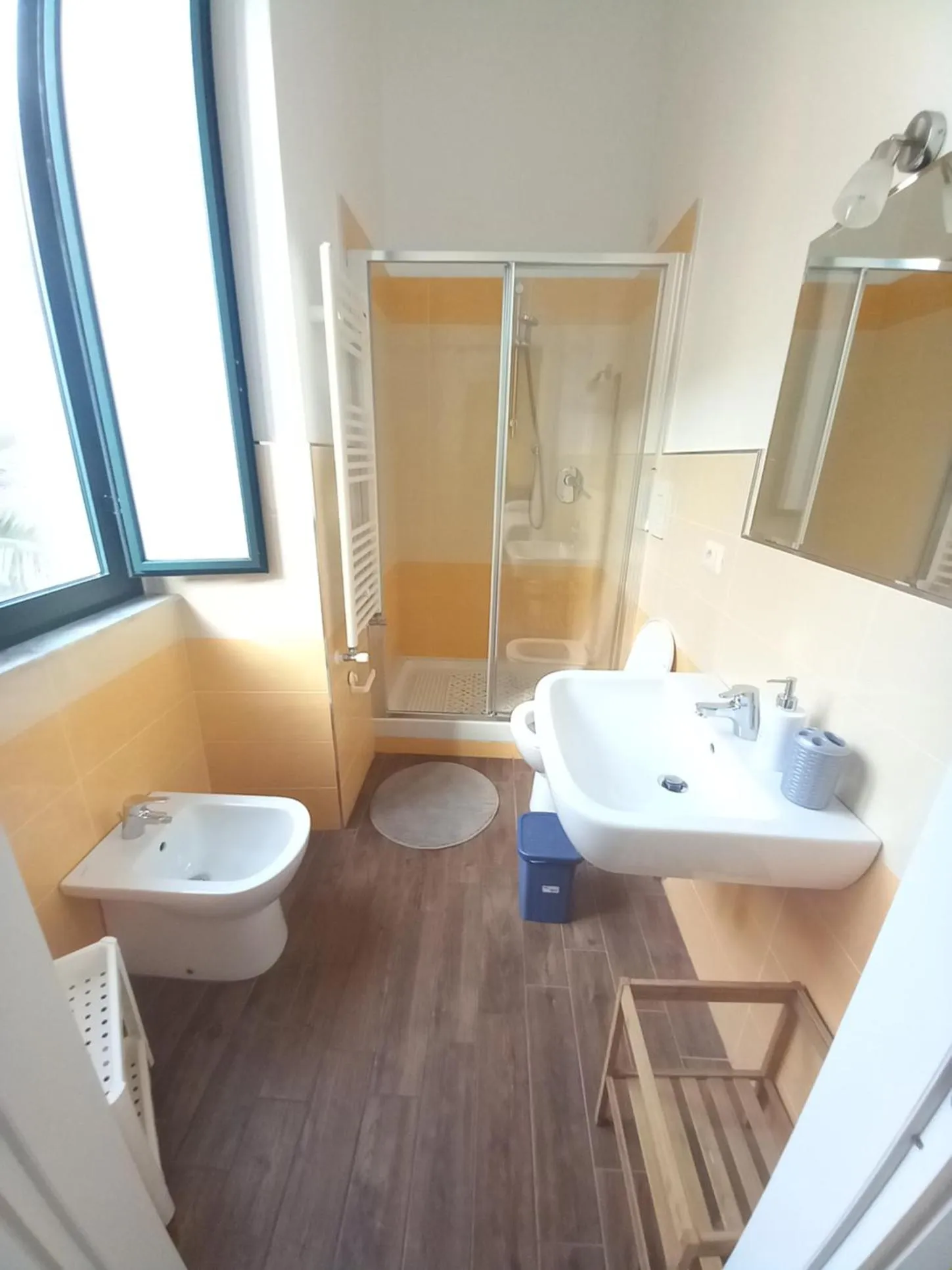 Shower in Grigio Pesca