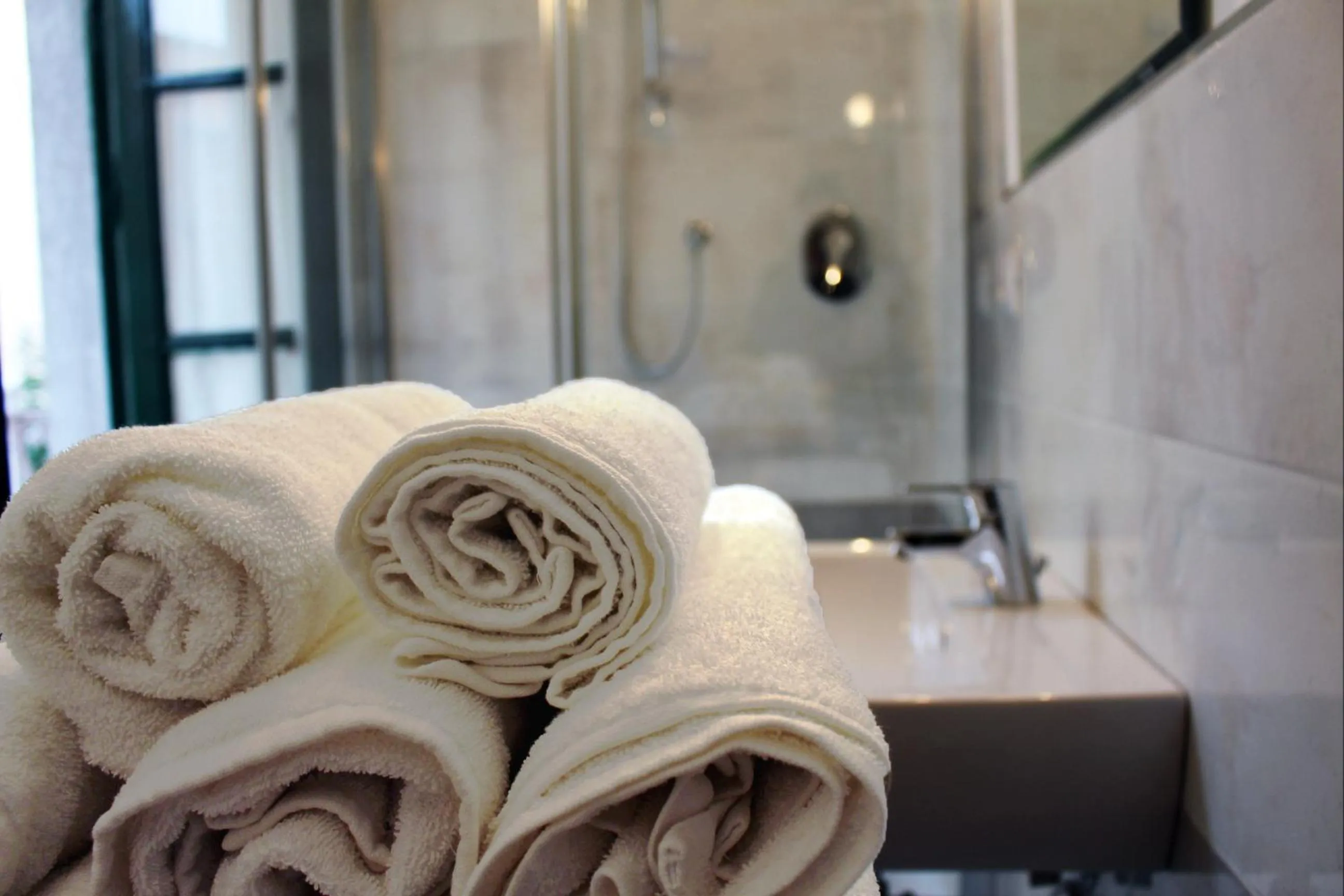 Shower in Grigio Pesca