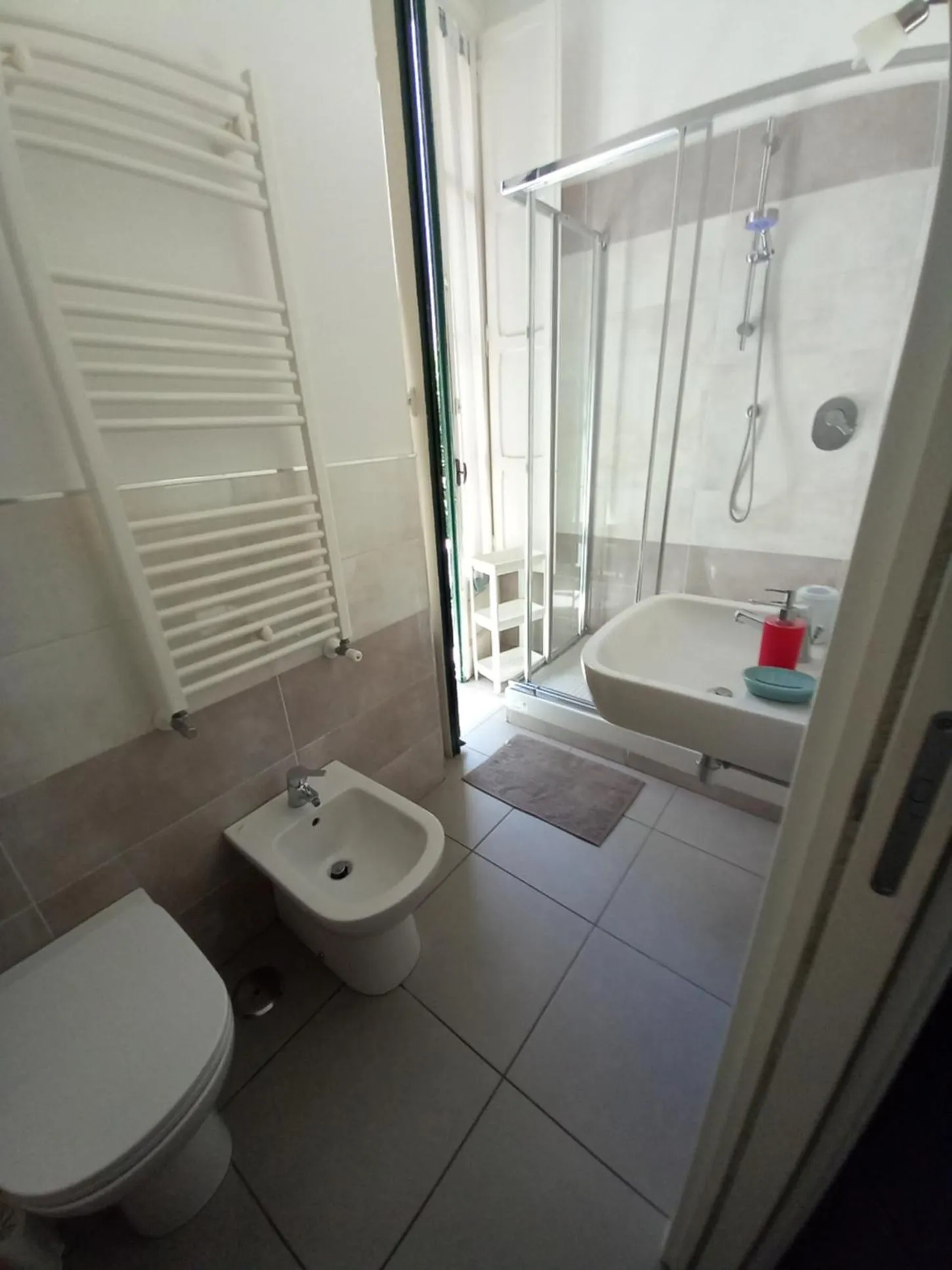 Shower in Grigio Pesca