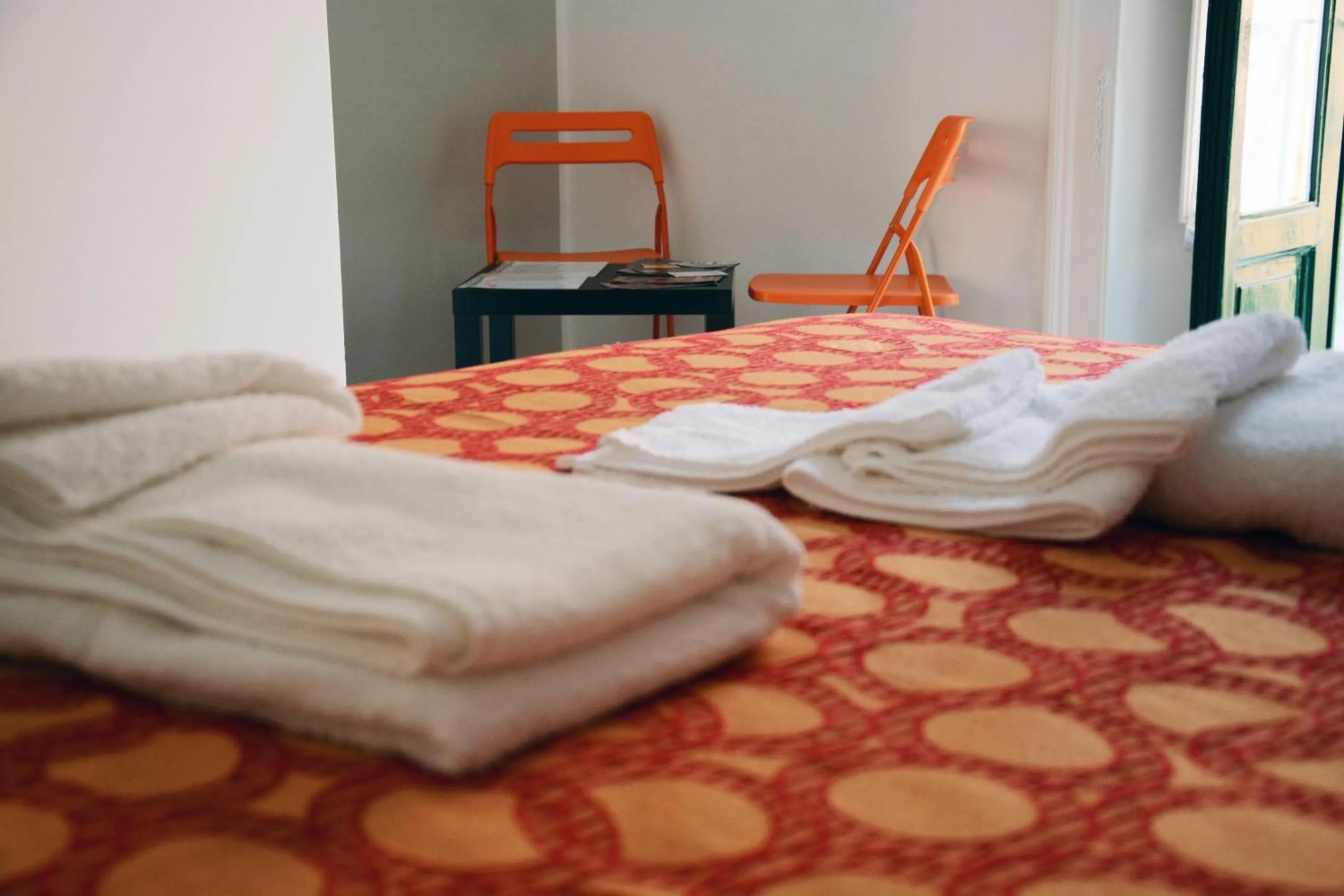 Bedroom, Bed in Grigio Pesca