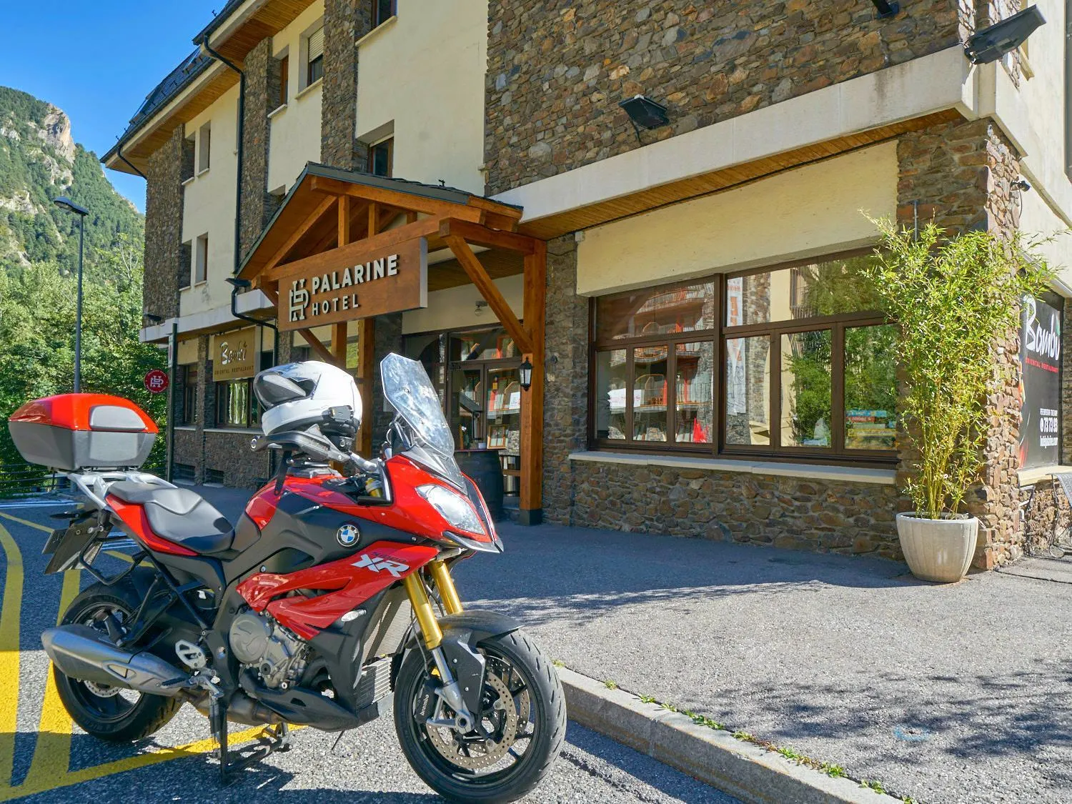 Facade/entrance in Hotel Palarine