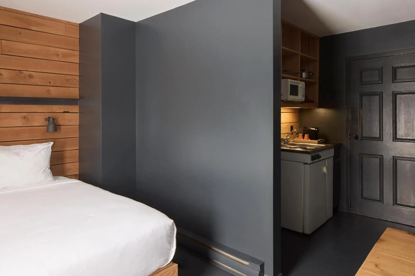 Dining area, Bed in Beatnik Hotel