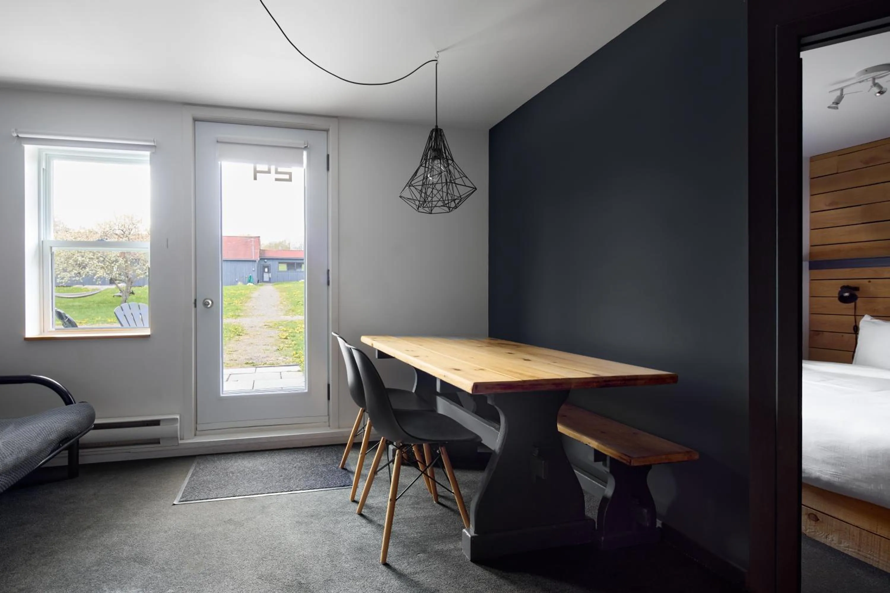 Dining area, Bed in Beatnik Hotel