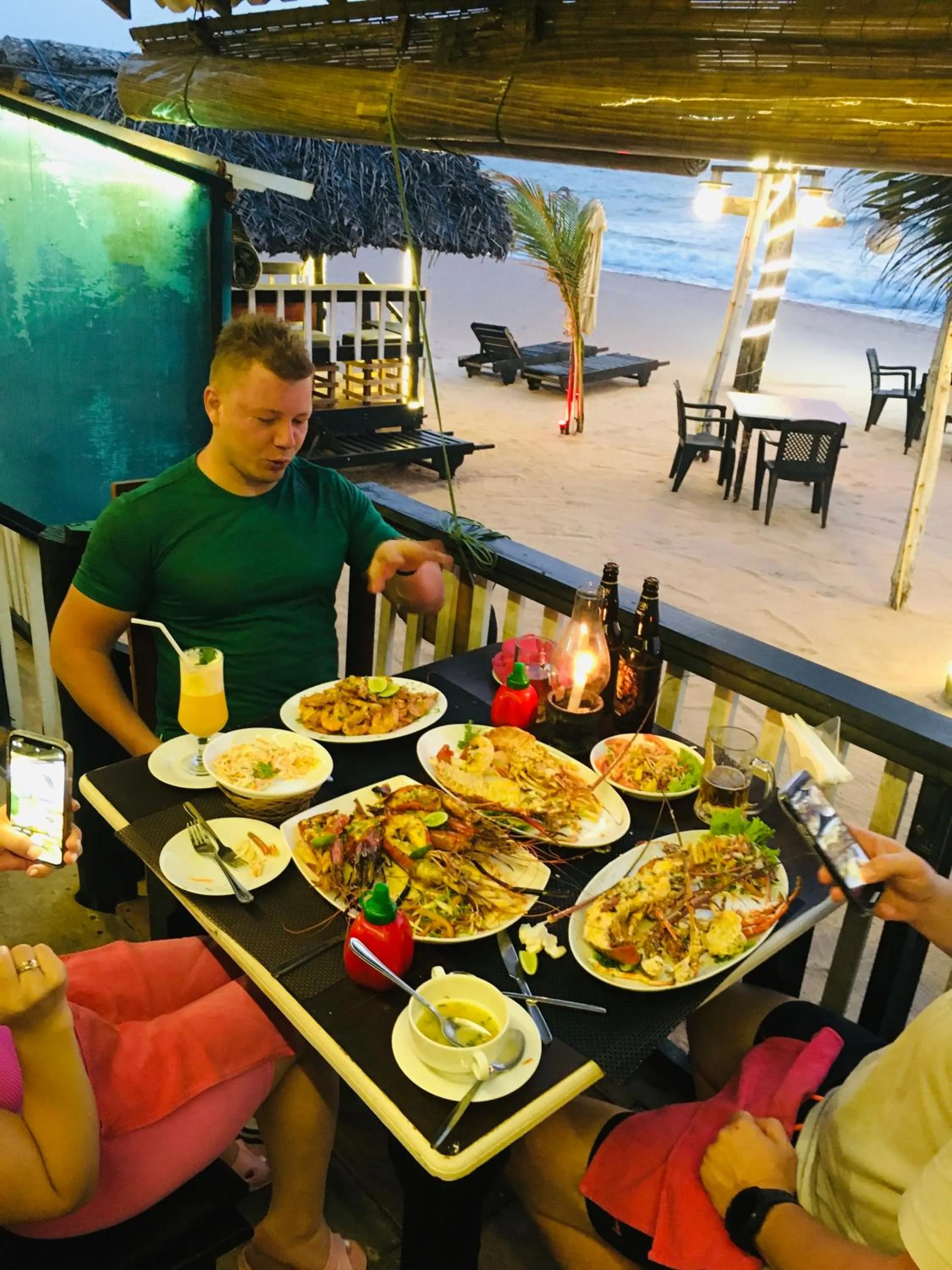 Restaurant/places to eat in Janus Paradise Rest