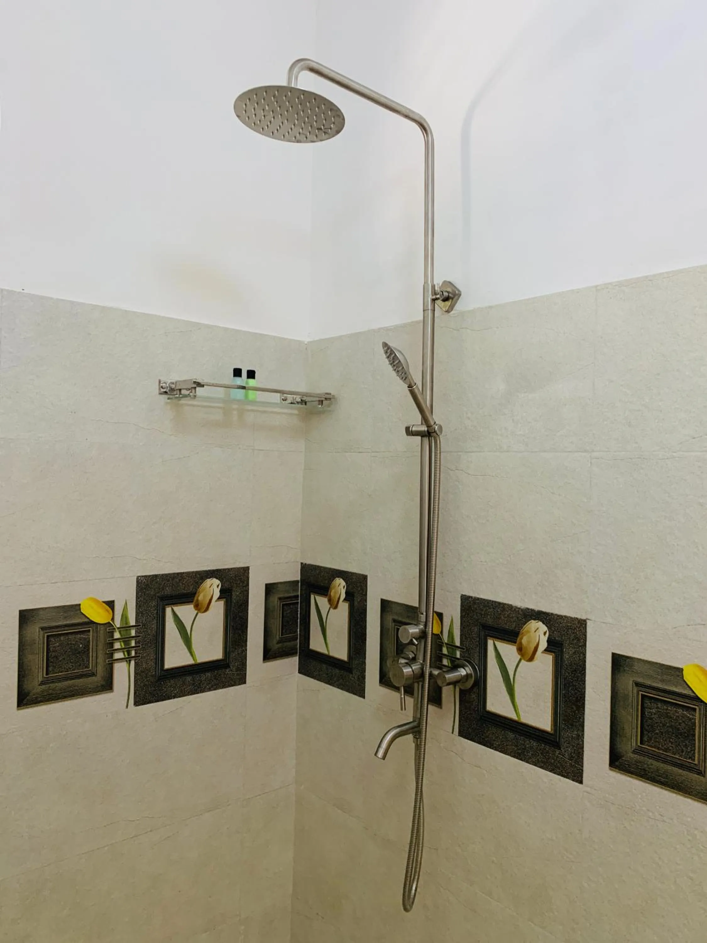 Shower in Janus Paradise Rest