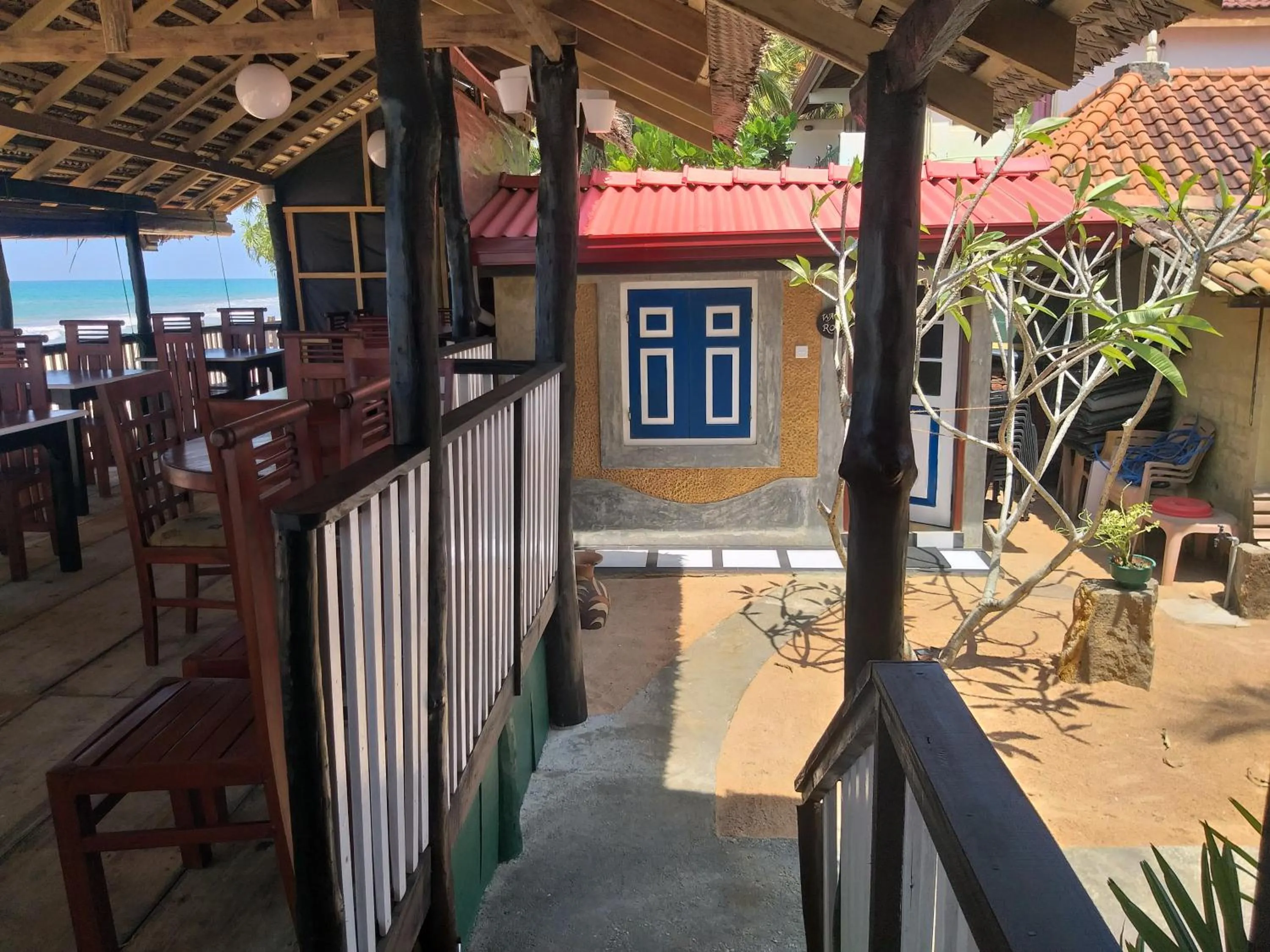 Restaurant/places to eat in Janus Paradise Rest