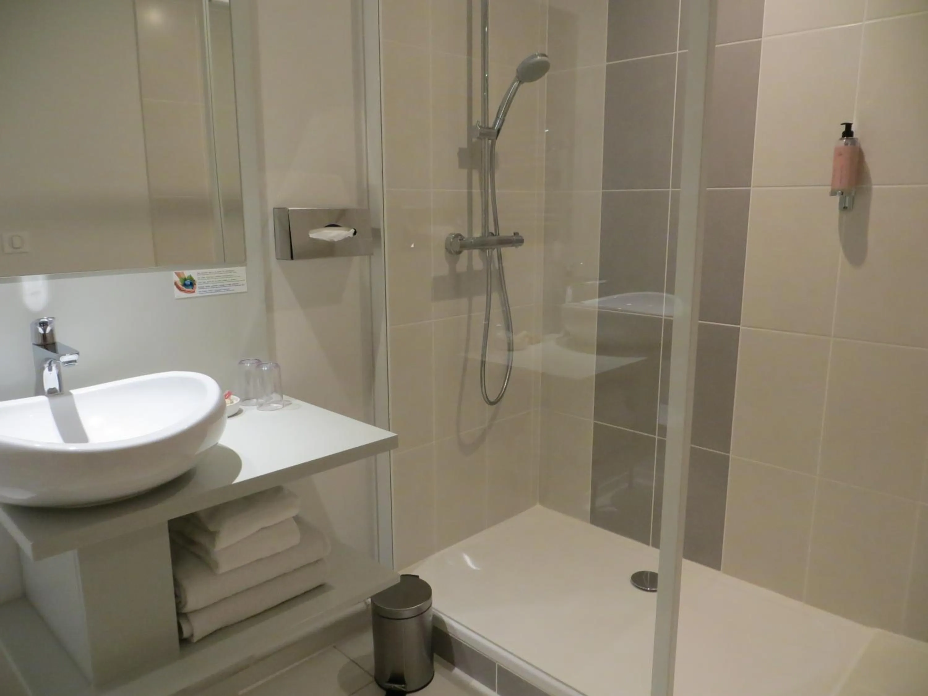 Bathroom in Auberge Bressane de Buellas