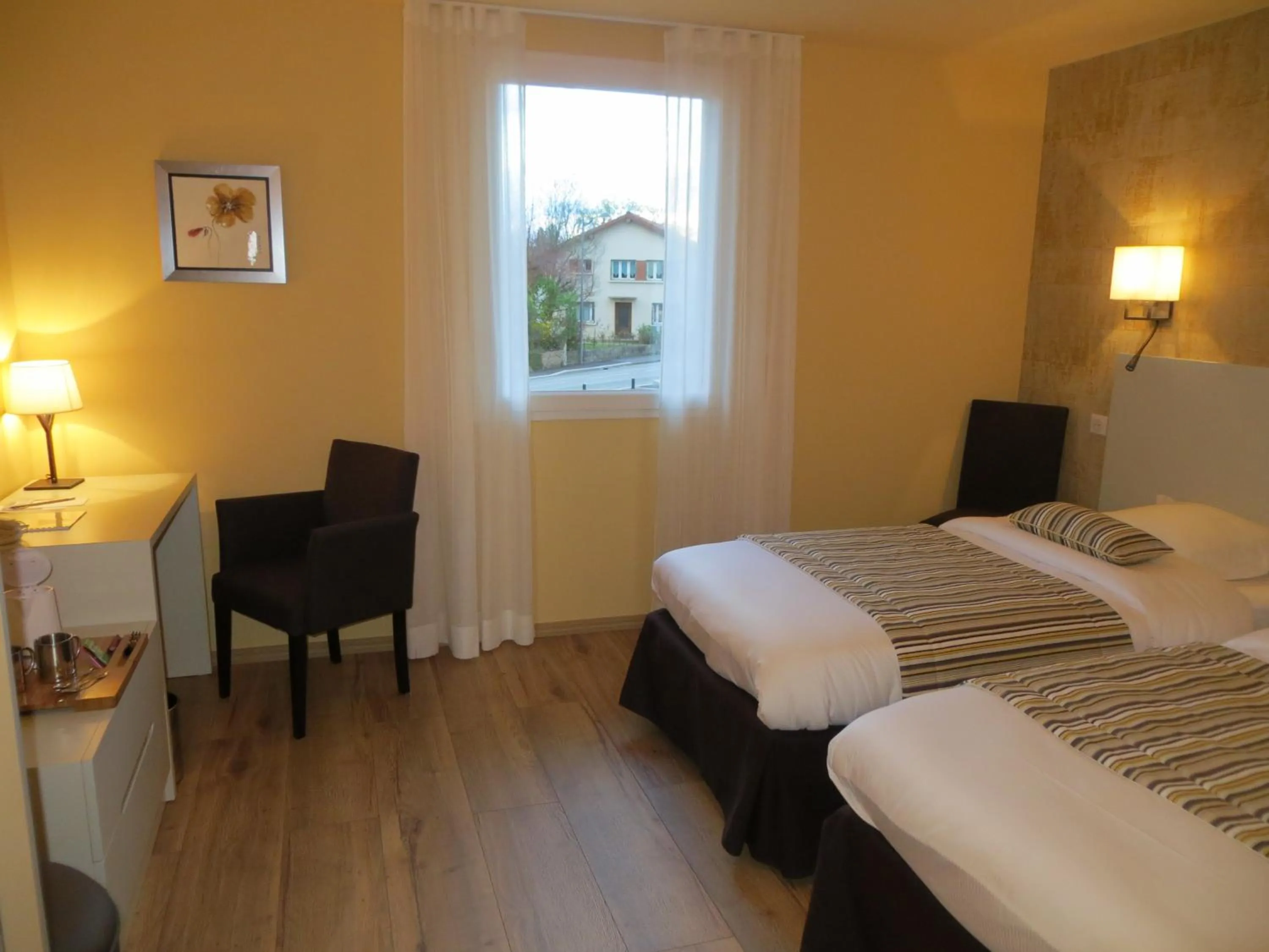 Coffee/tea facilities, Bed in Auberge Bressane de Buellas