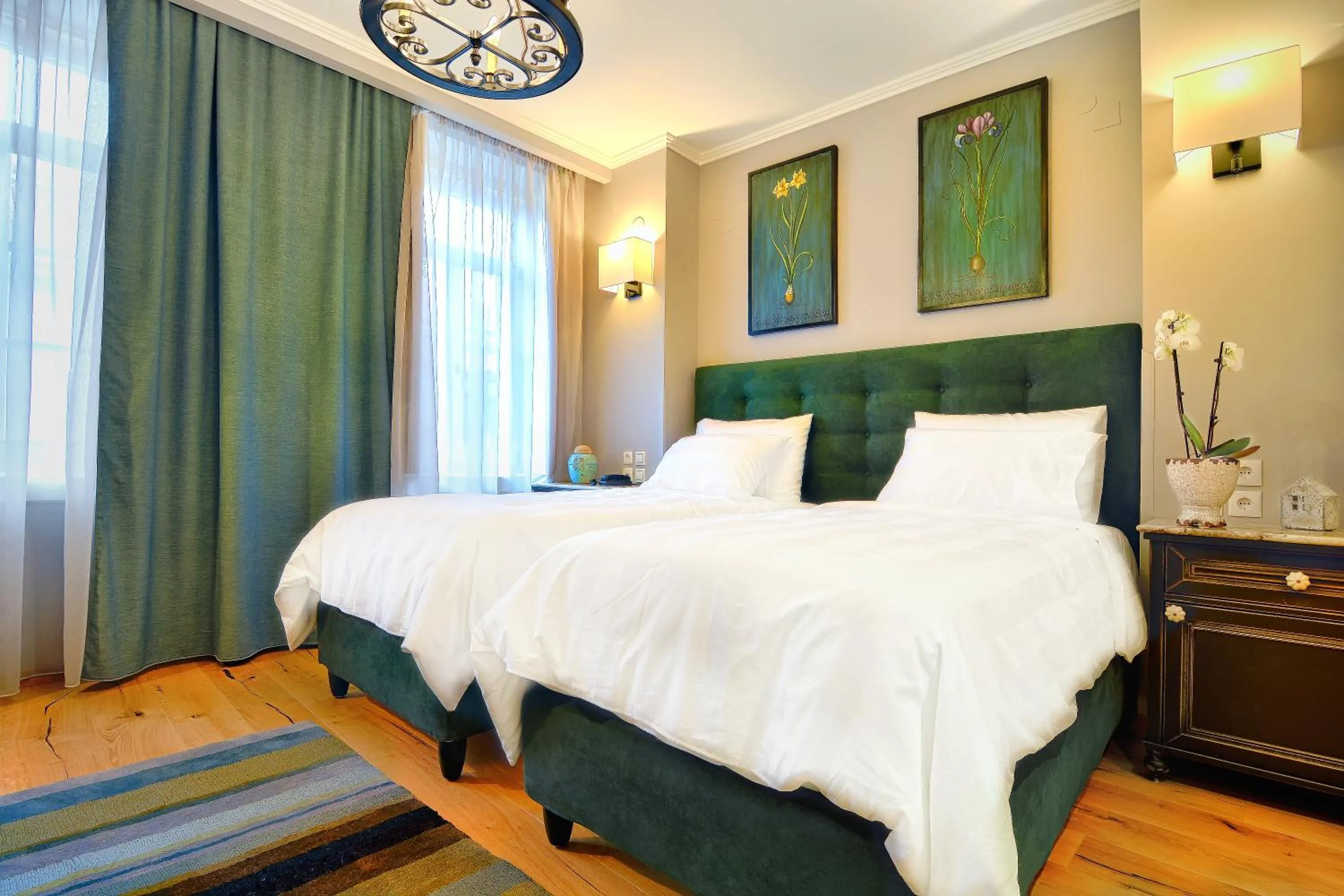 Bedroom, Bed in Hotel Antique