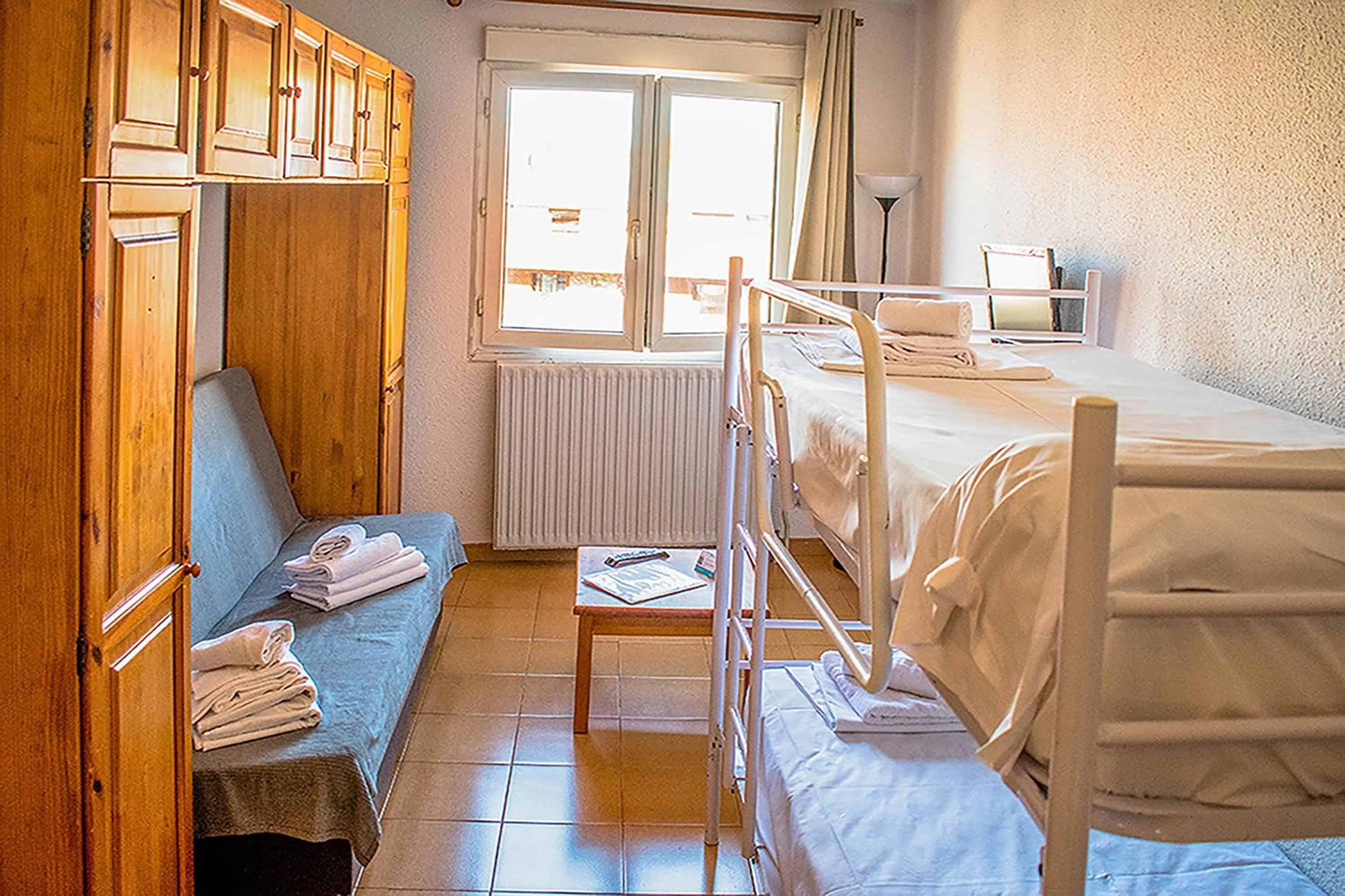 Living room, Bed in Cims Pas 3000