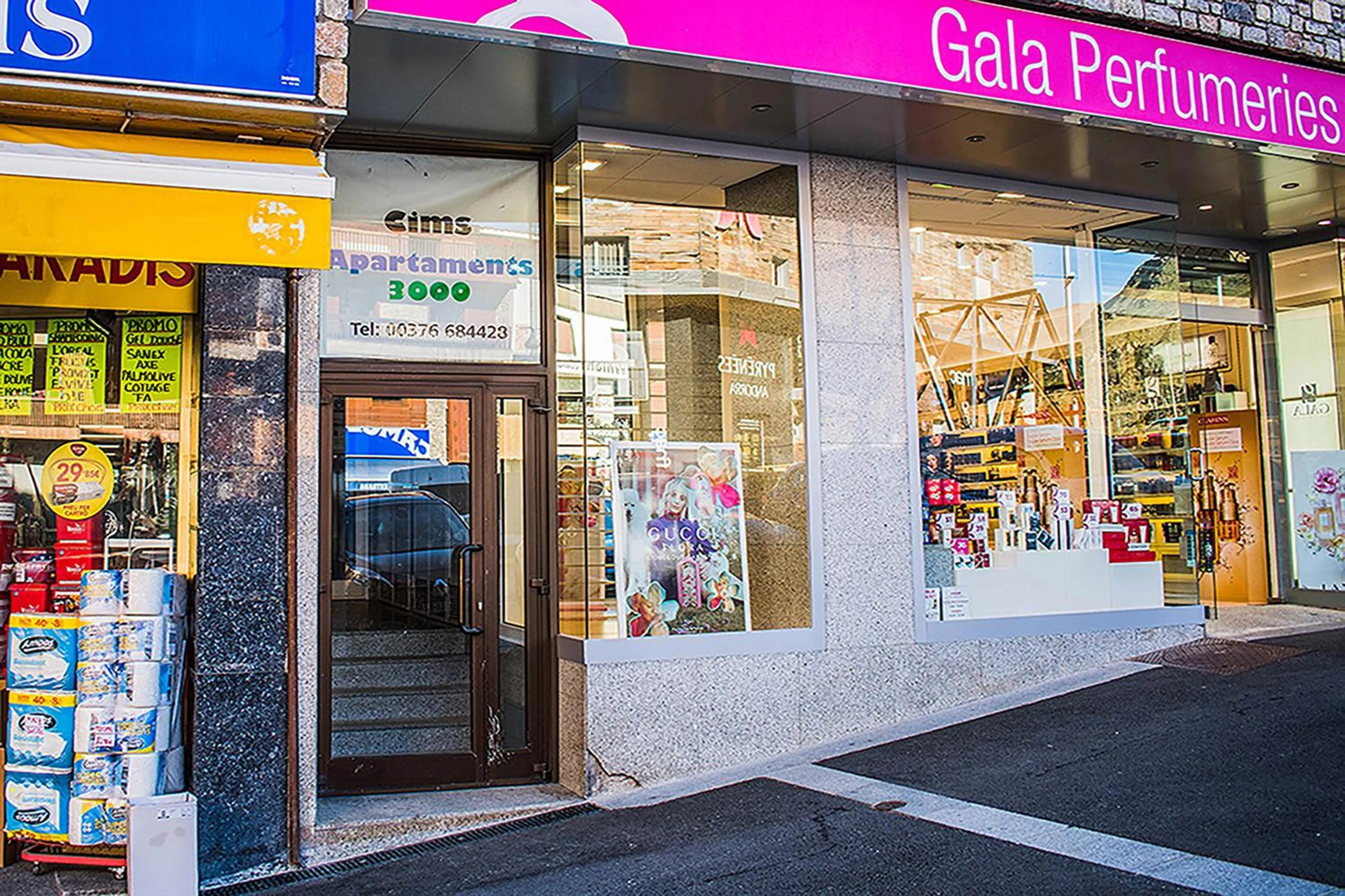 Lobby or reception in Cims Pas 3000