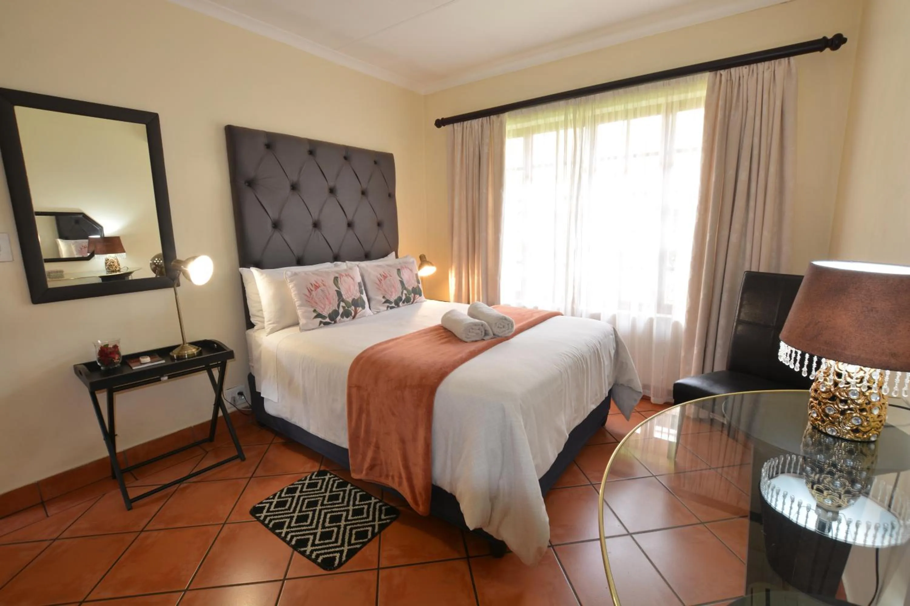 Bedroom, Bed in Kairos Home