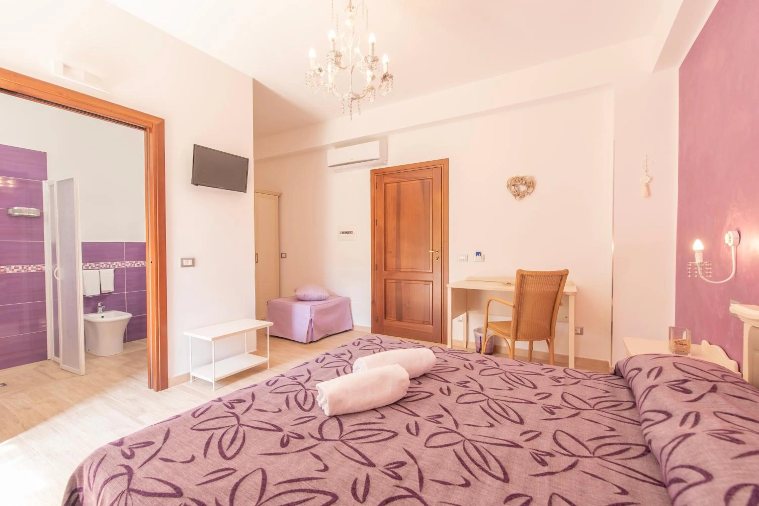 Bedroom, Bed in I Segreti di Antonina