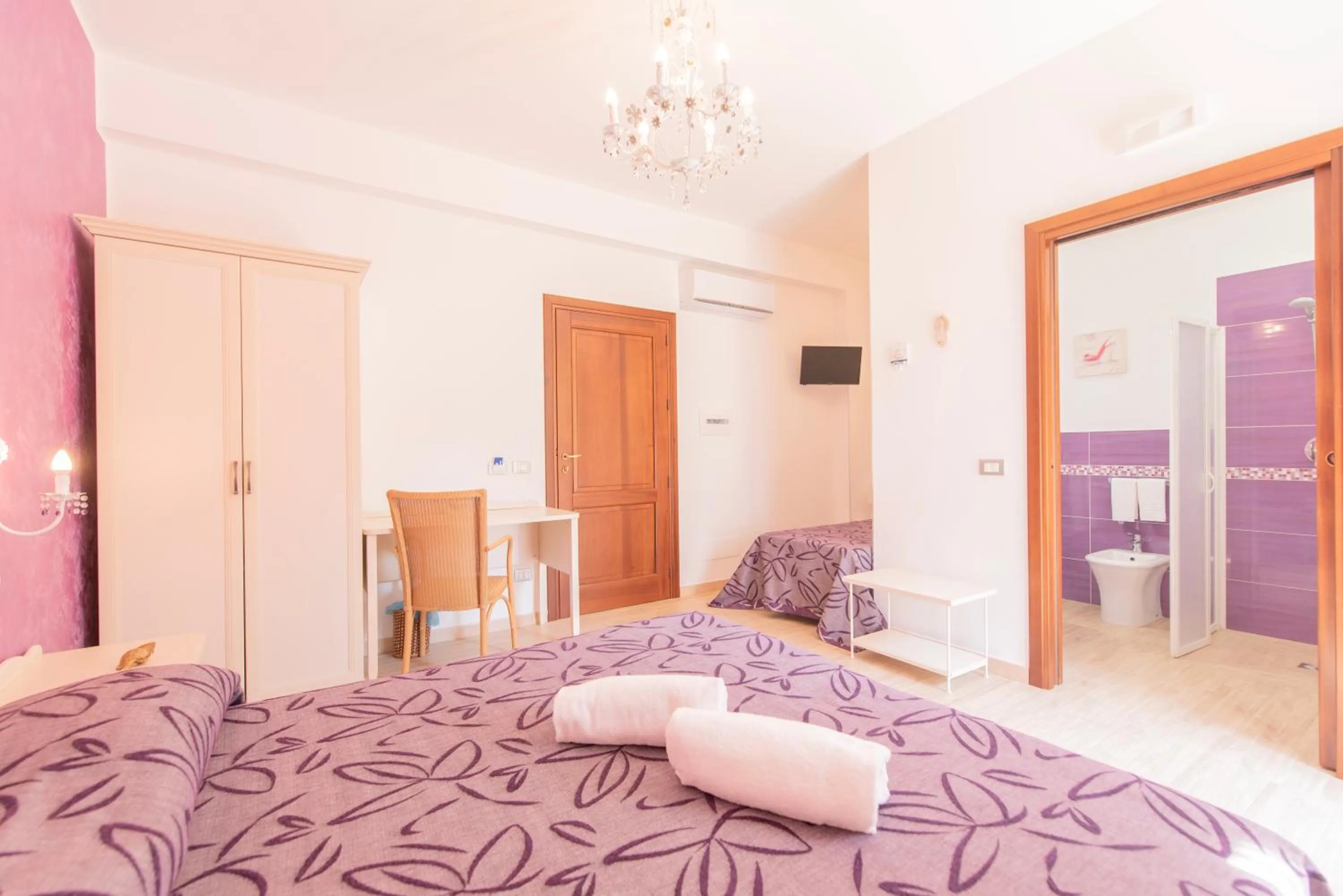 Bedroom, Bed in I Segreti di Antonina