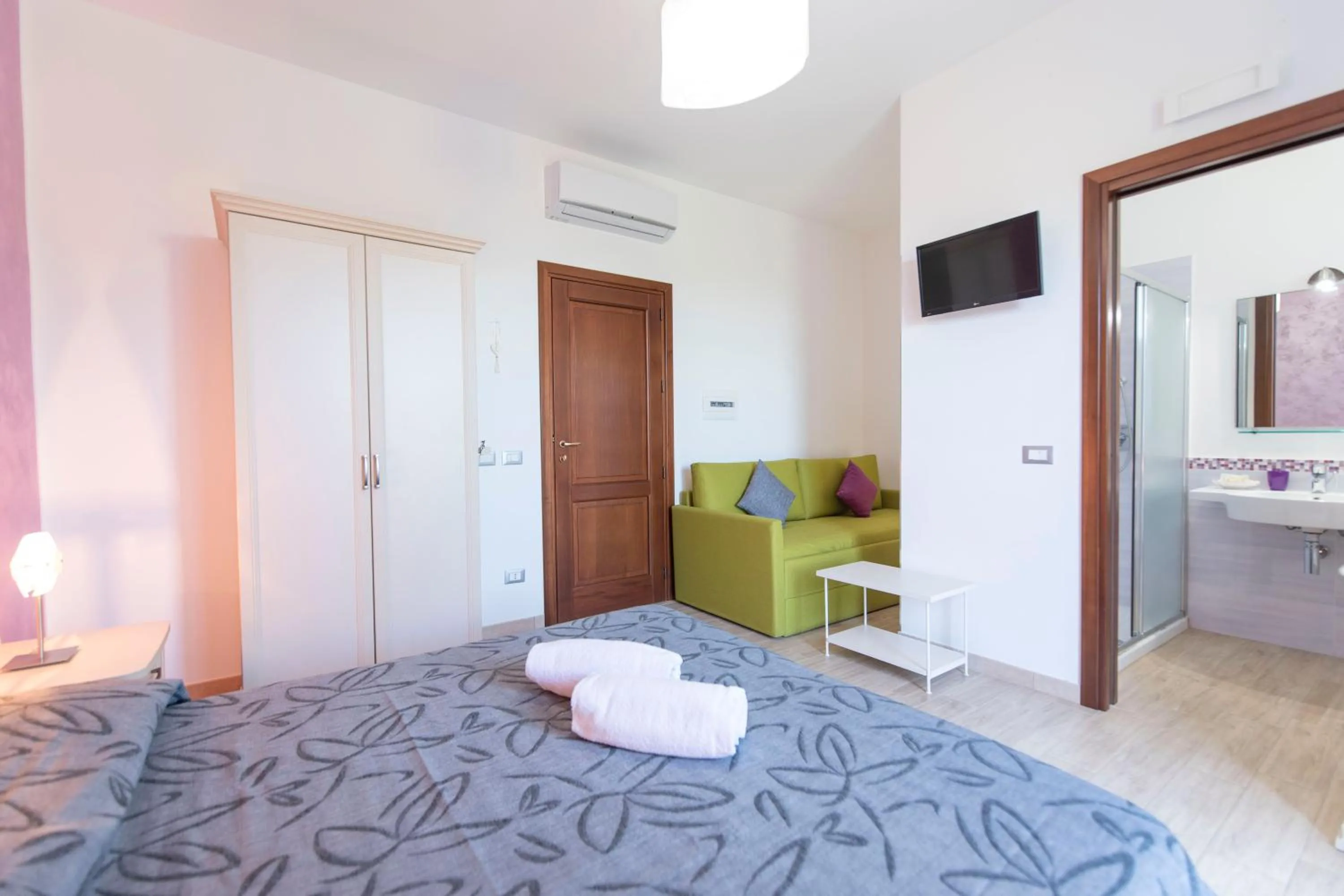 Bedroom, Bed in I Segreti di Antonina