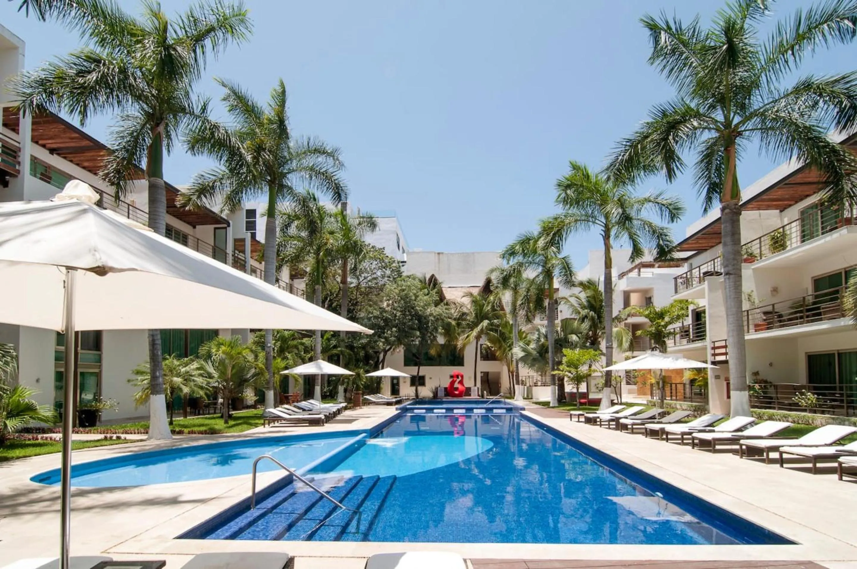 Pool view in Luxurious & Central Condo In Playa Steps From The Beach
