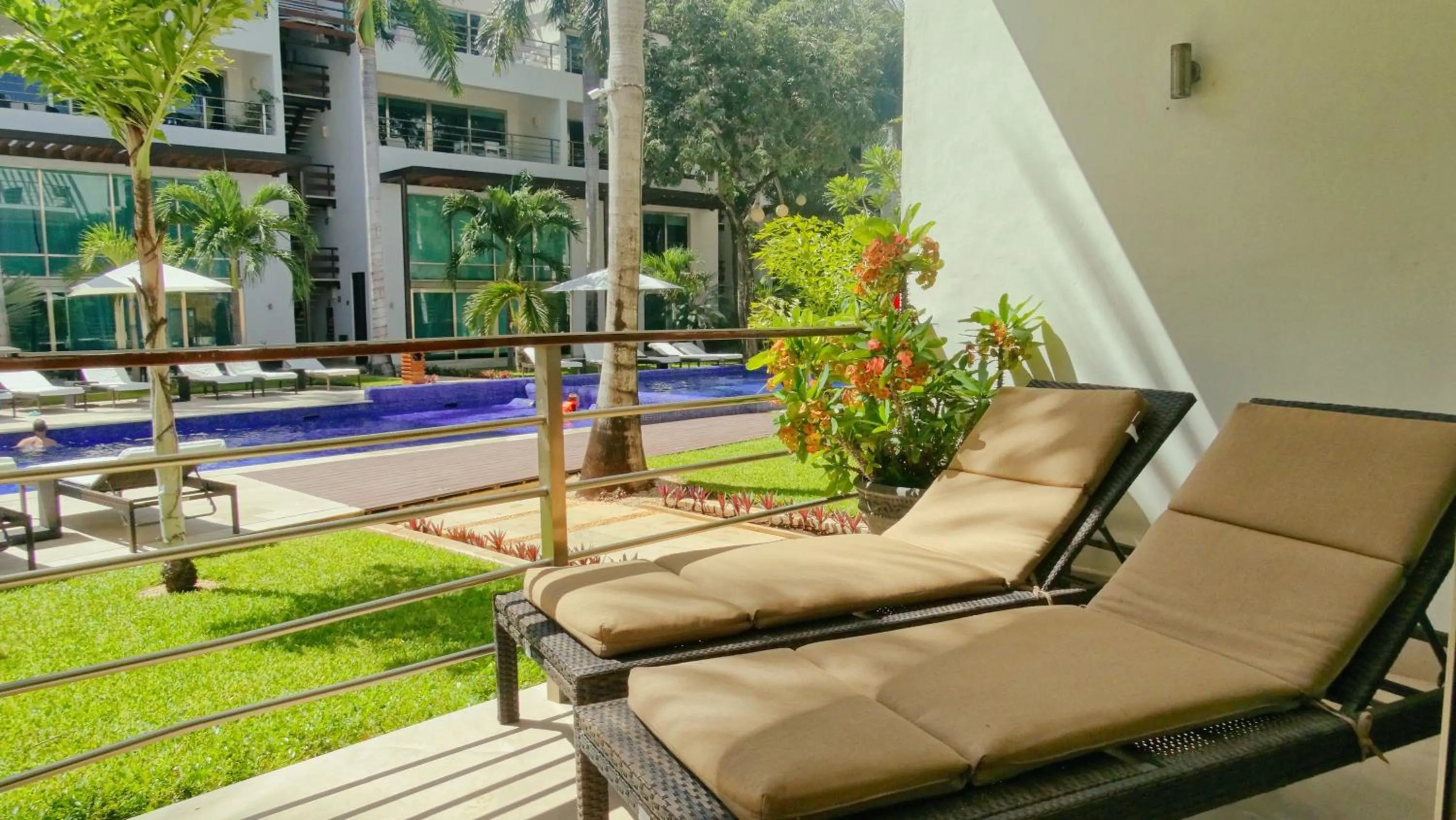Pool view in Luxurious & Central Condo In Playa Steps From The Beach
