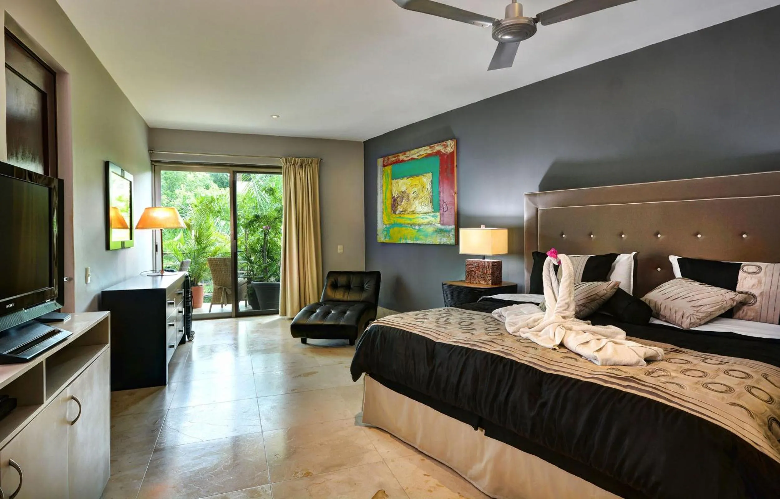 TV and multimedia, Bed in Luxurious & Central Condo In Playa Steps From The Beach