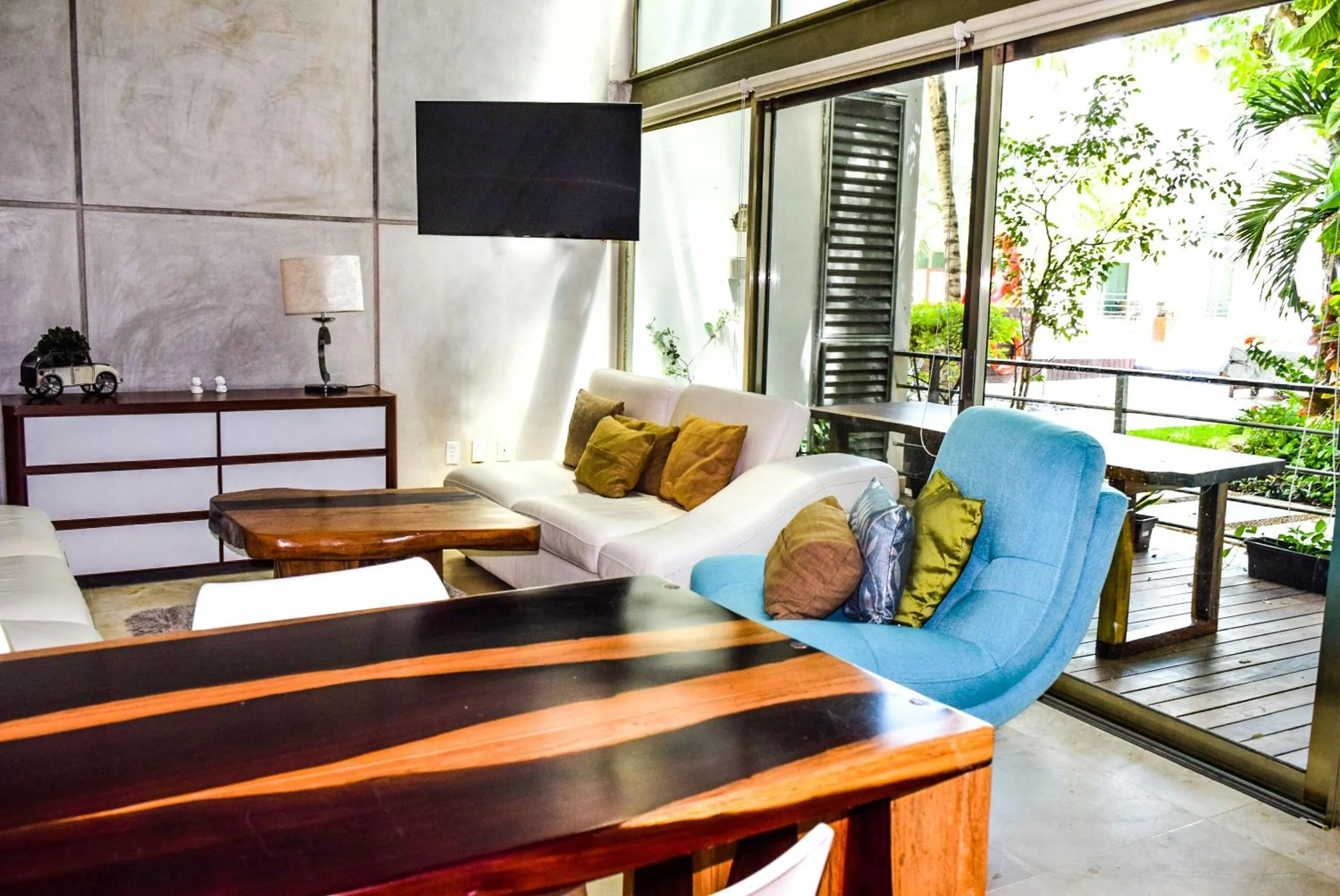 TV and multimedia in Luxurious & Central Condo In Playa Steps From The Beach