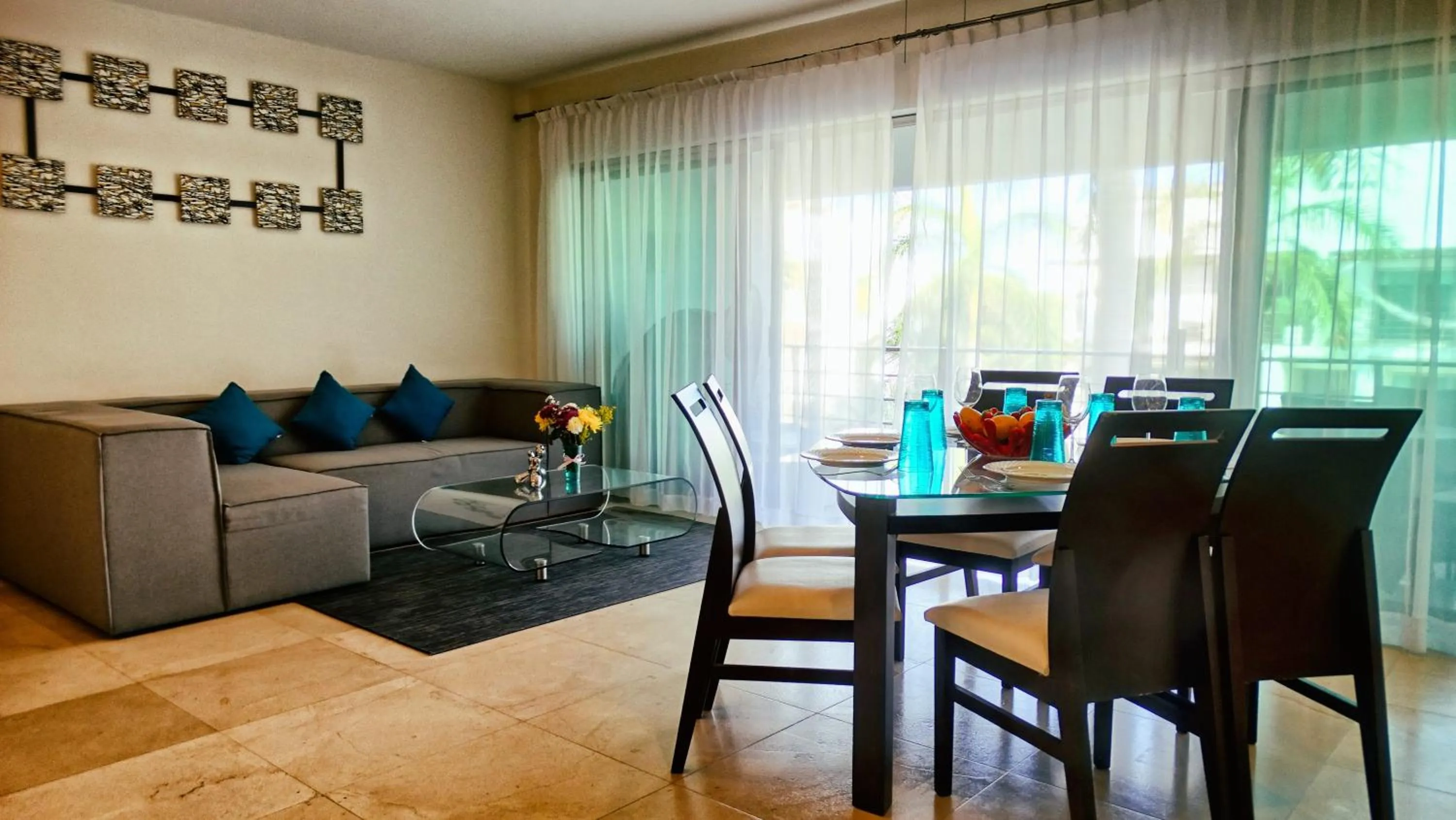 Living room in Luxurious & Central Condo In Playa Steps From The Beach