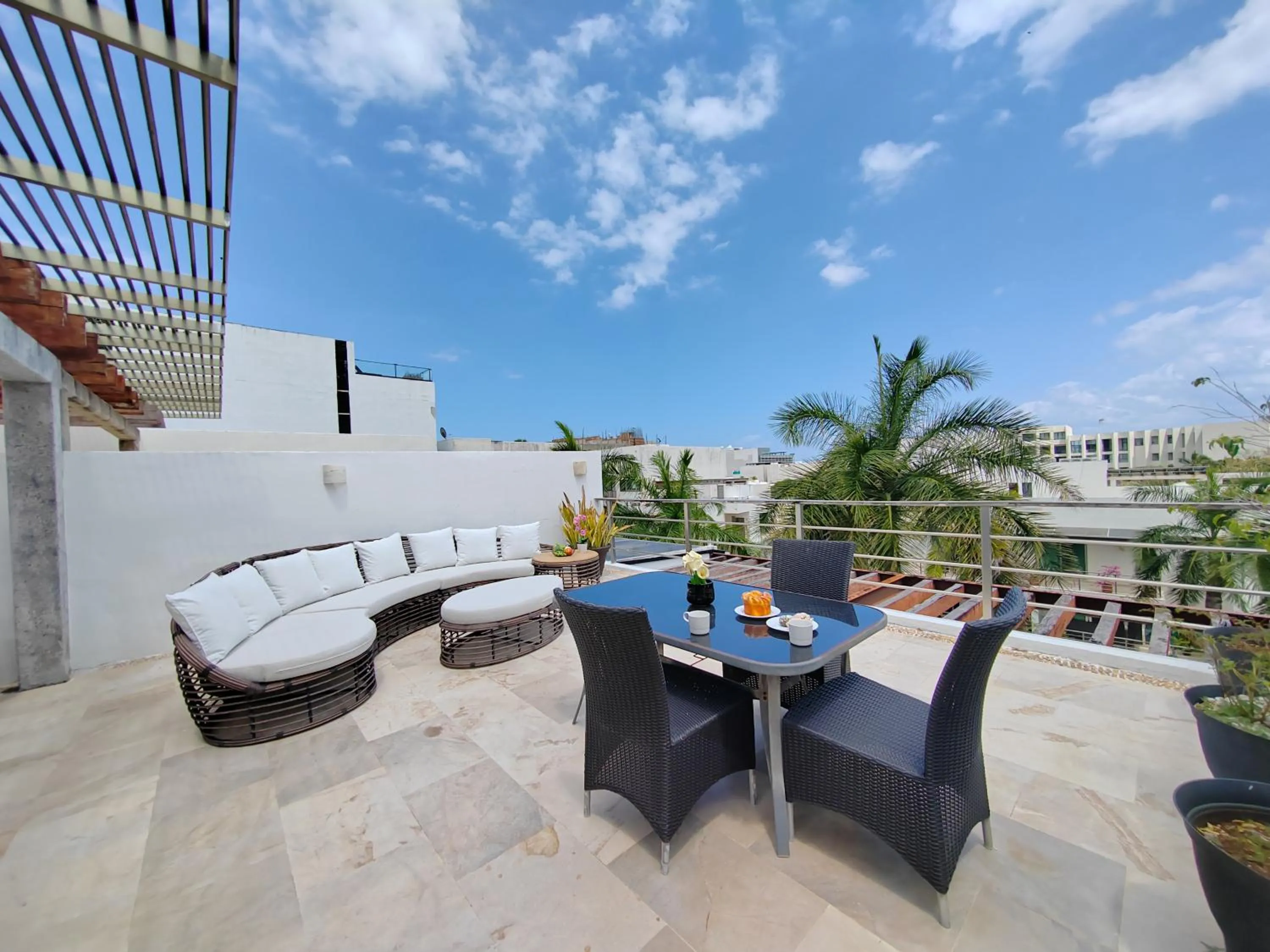 Day in Luxurious & Central Condo In Playa Steps From The Beach
