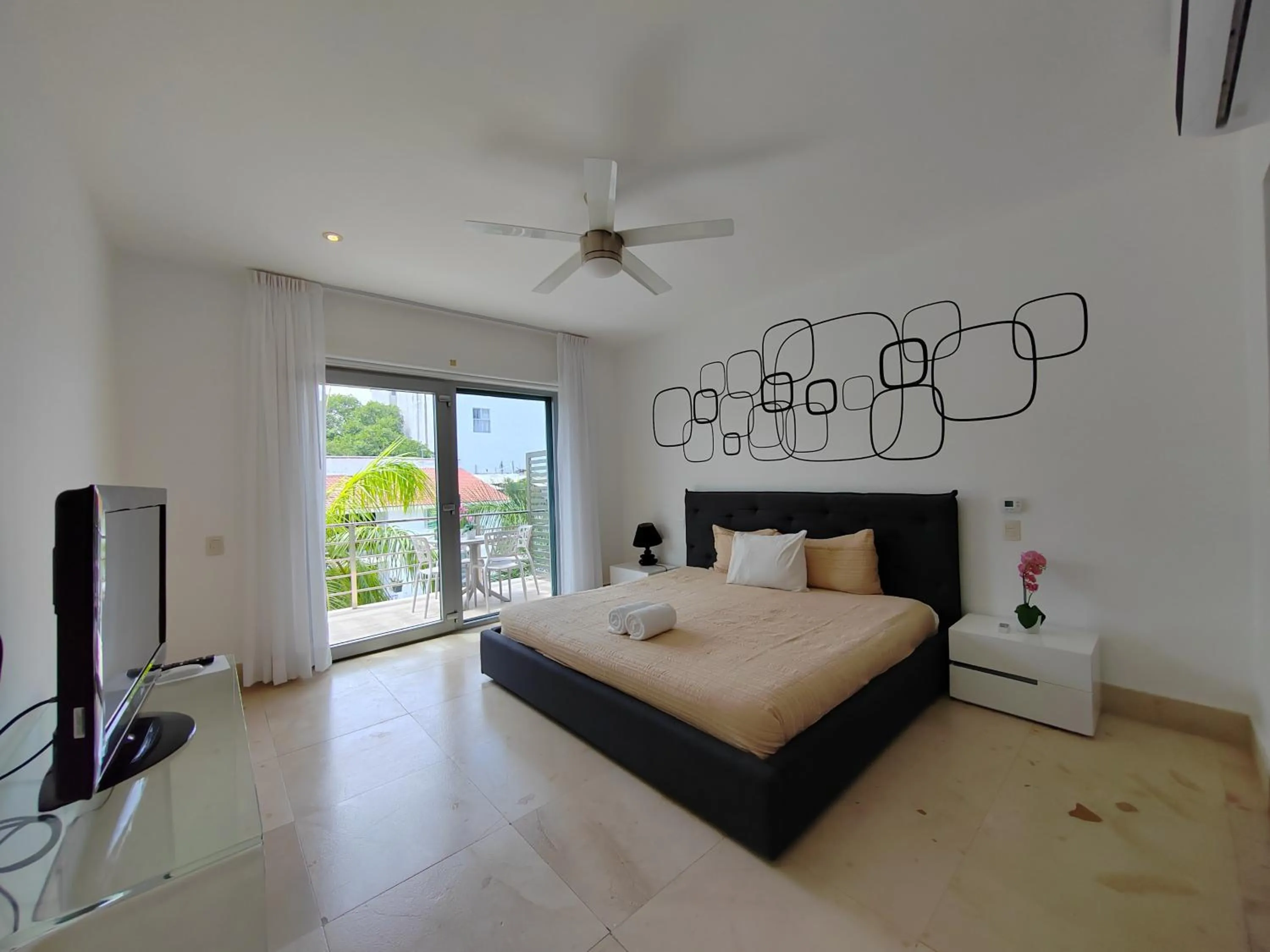 Bed in Luxurious & Central Condo In Playa Steps From The Beach