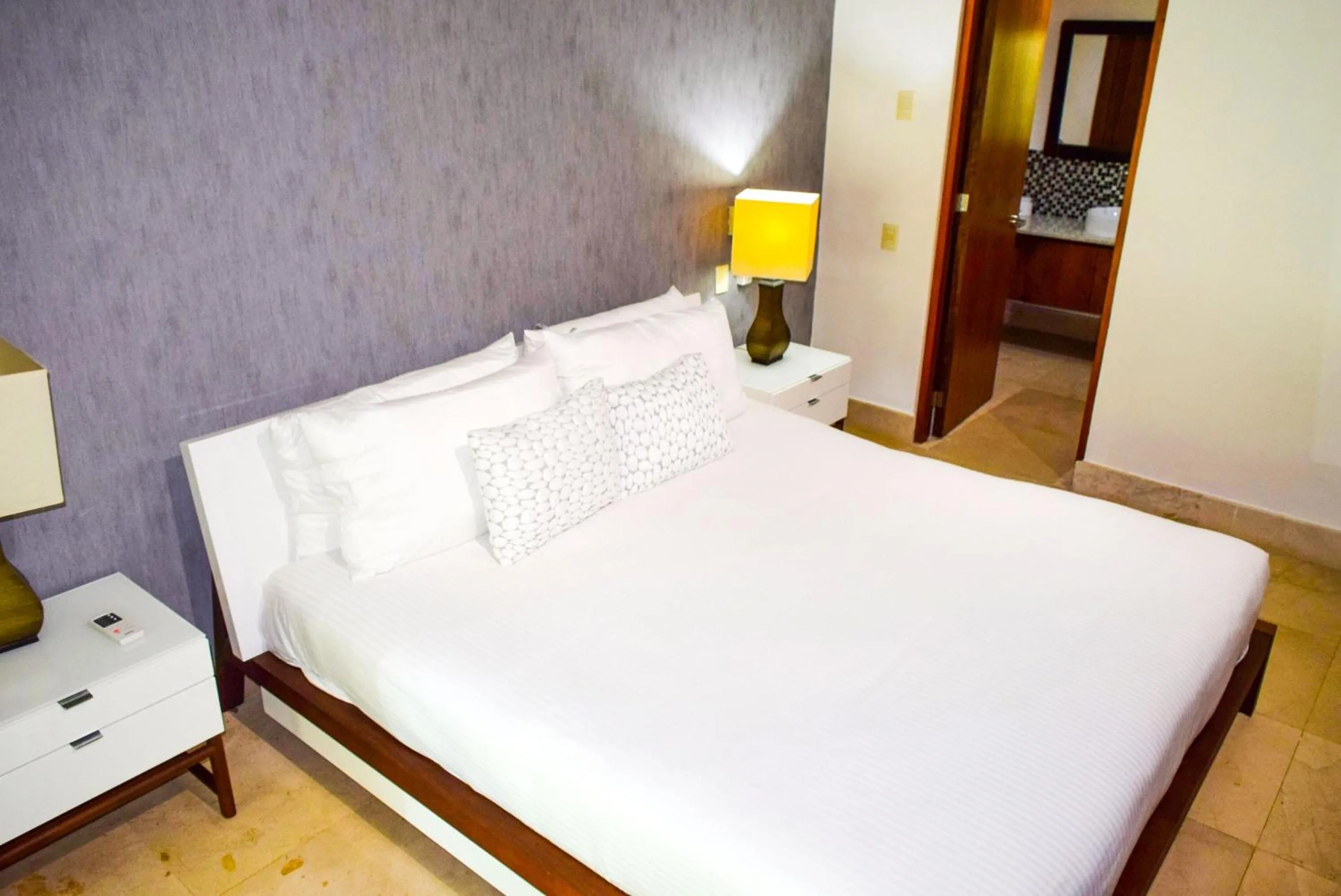 Bed in Luxurious & Central Condo In Playa Steps From The Beach