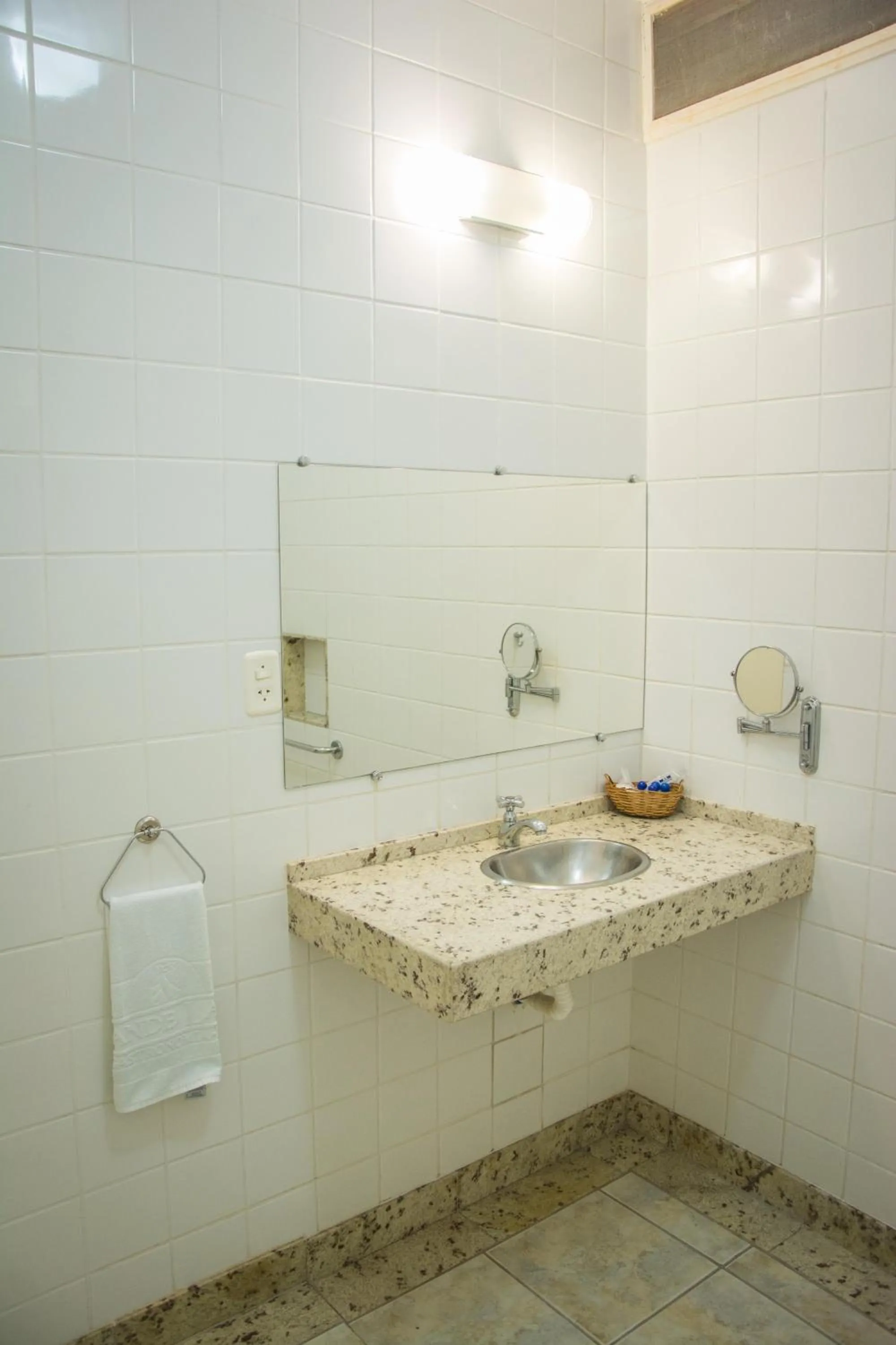 Toilet in Grande Lago Hotel Gastronomia Bar