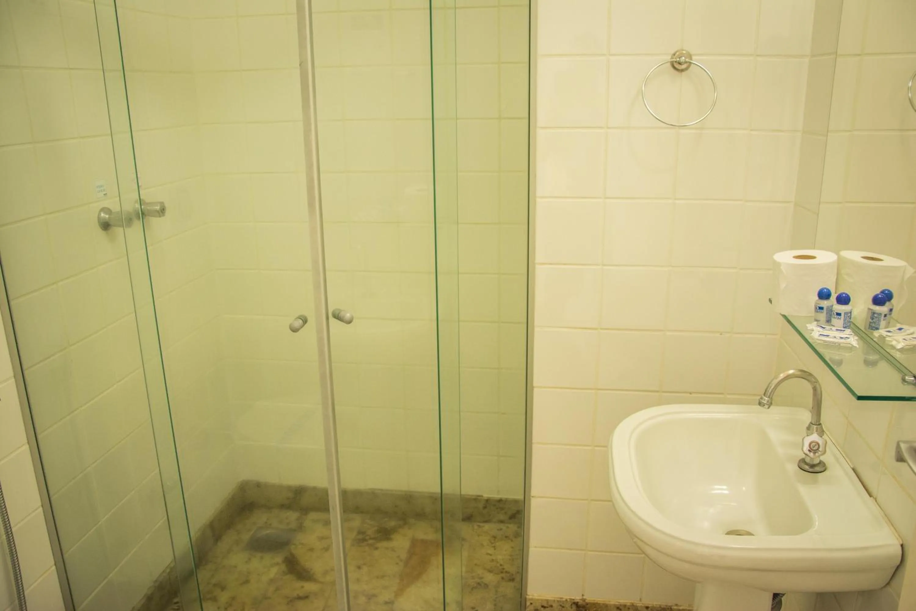 Toilet in Grande Lago Hotel Gastronomia Bar