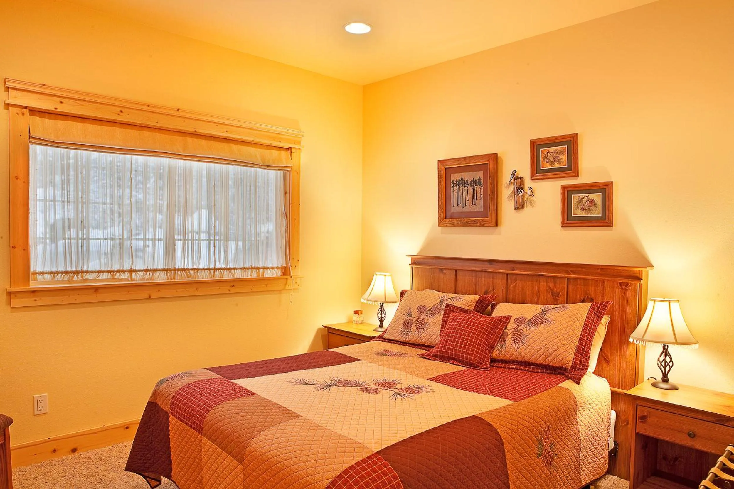 Bed in Luxury Condo in Leavenworth - Walk to Everything