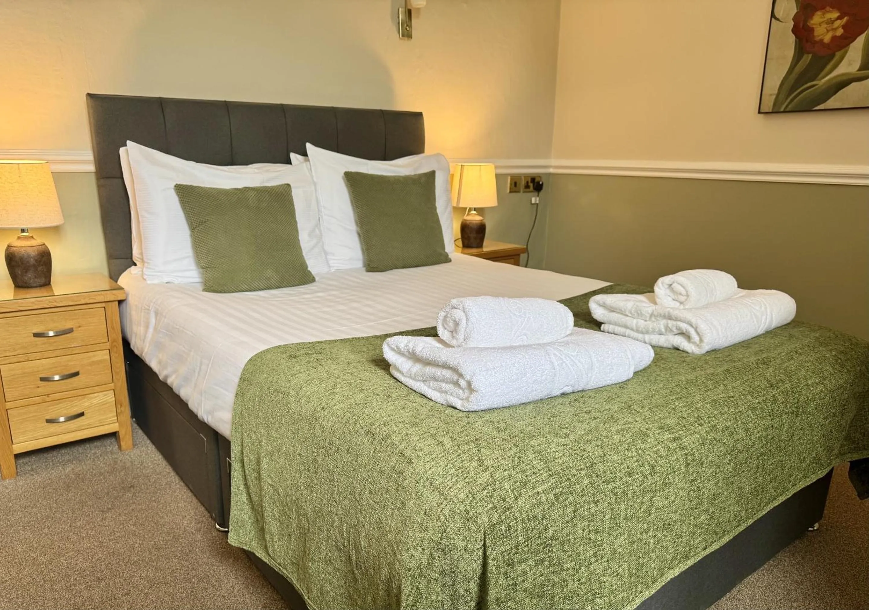 Bedroom, Bed in The Manor