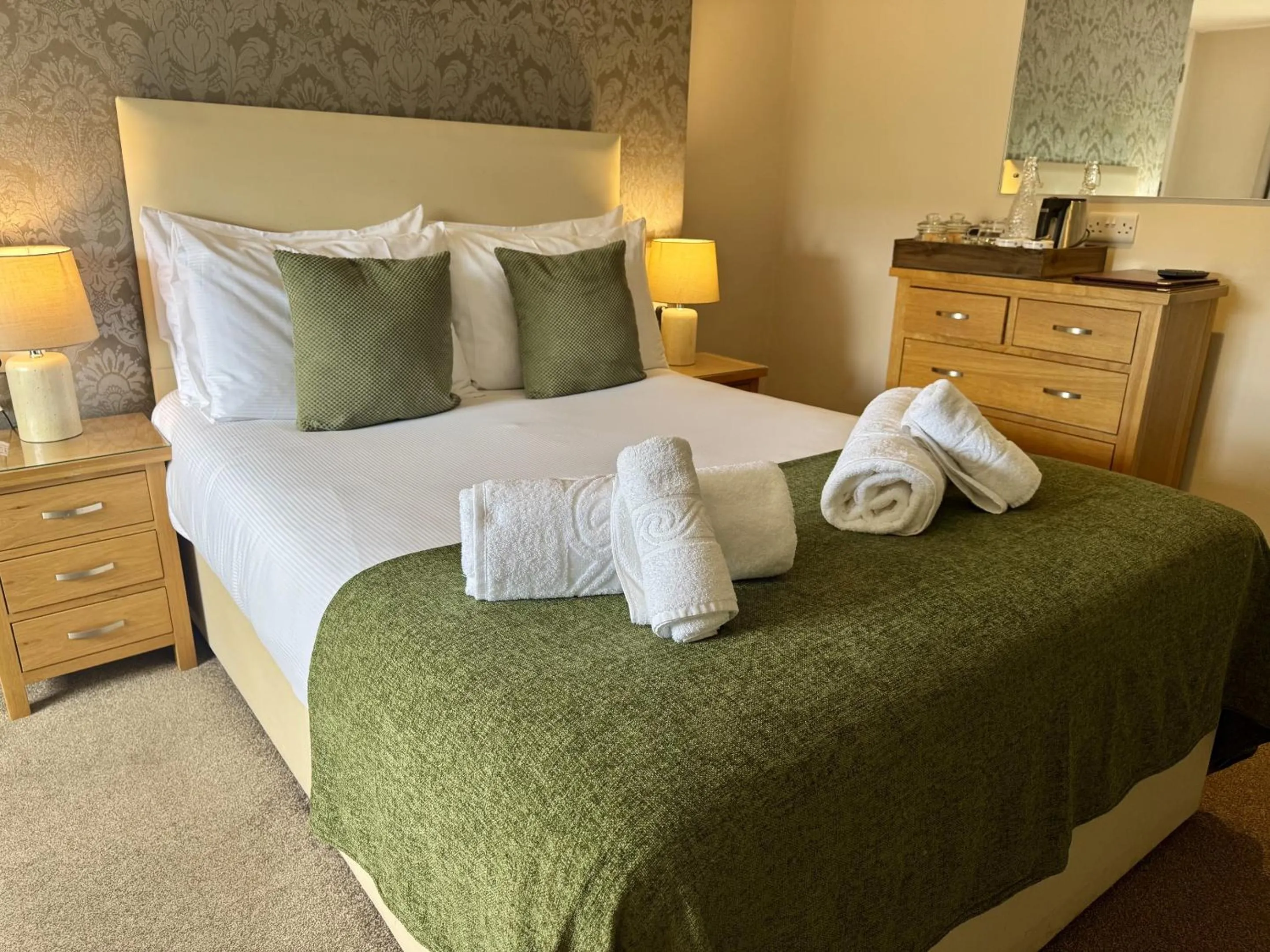 Bedroom, Bed in The Manor