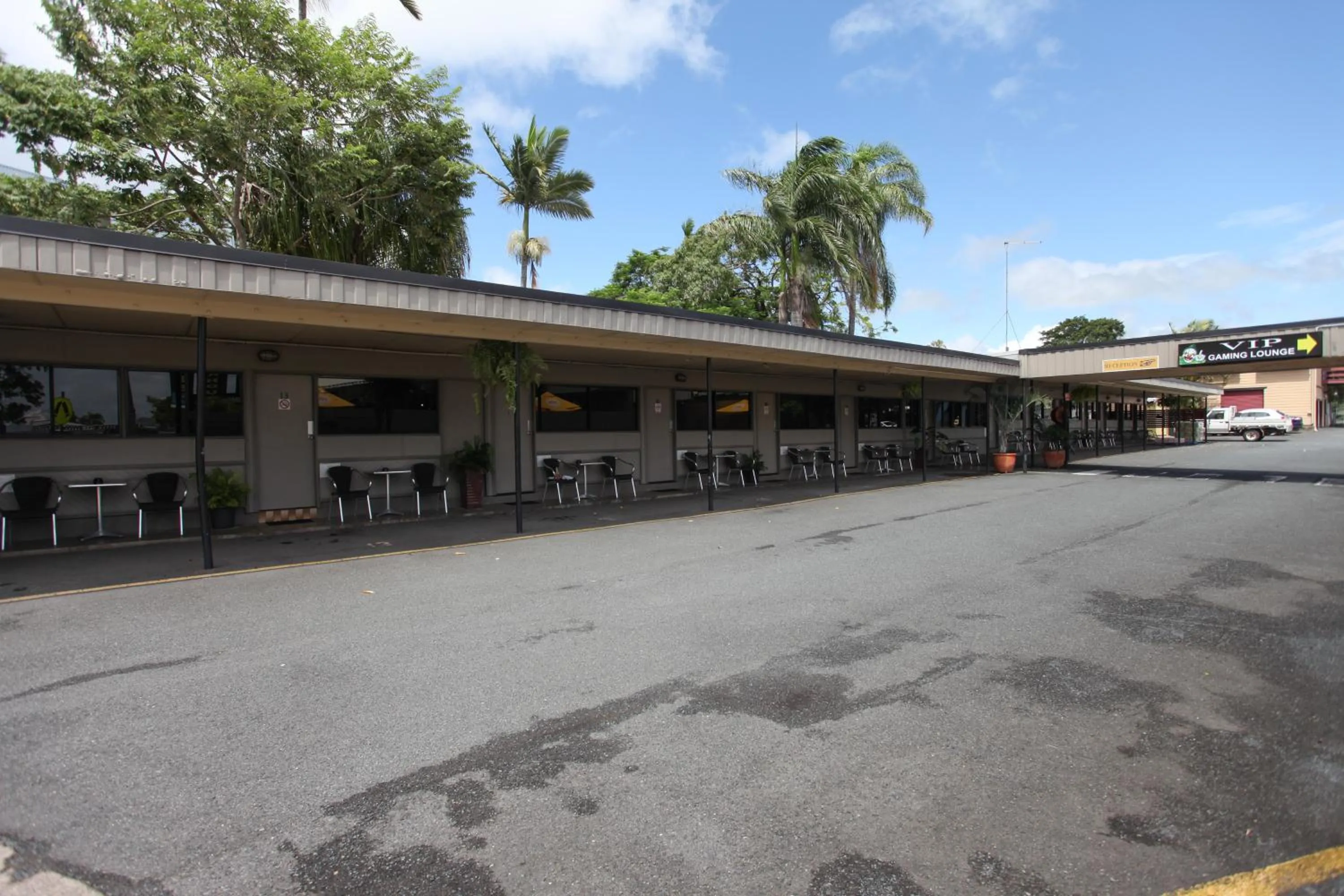 Property building in Tandara Hotel Motel