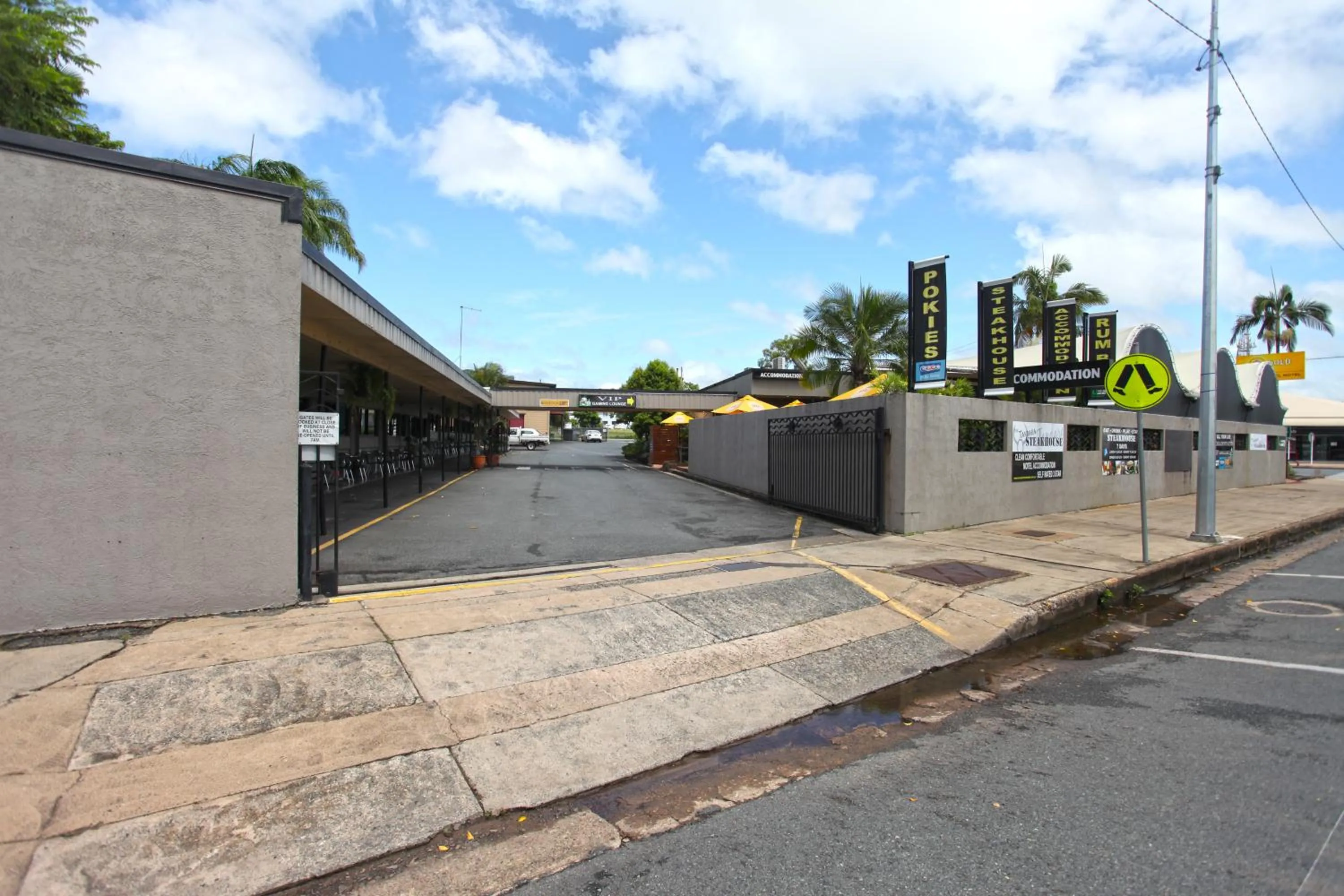 Facade/entrance in Tandara Hotel Motel
