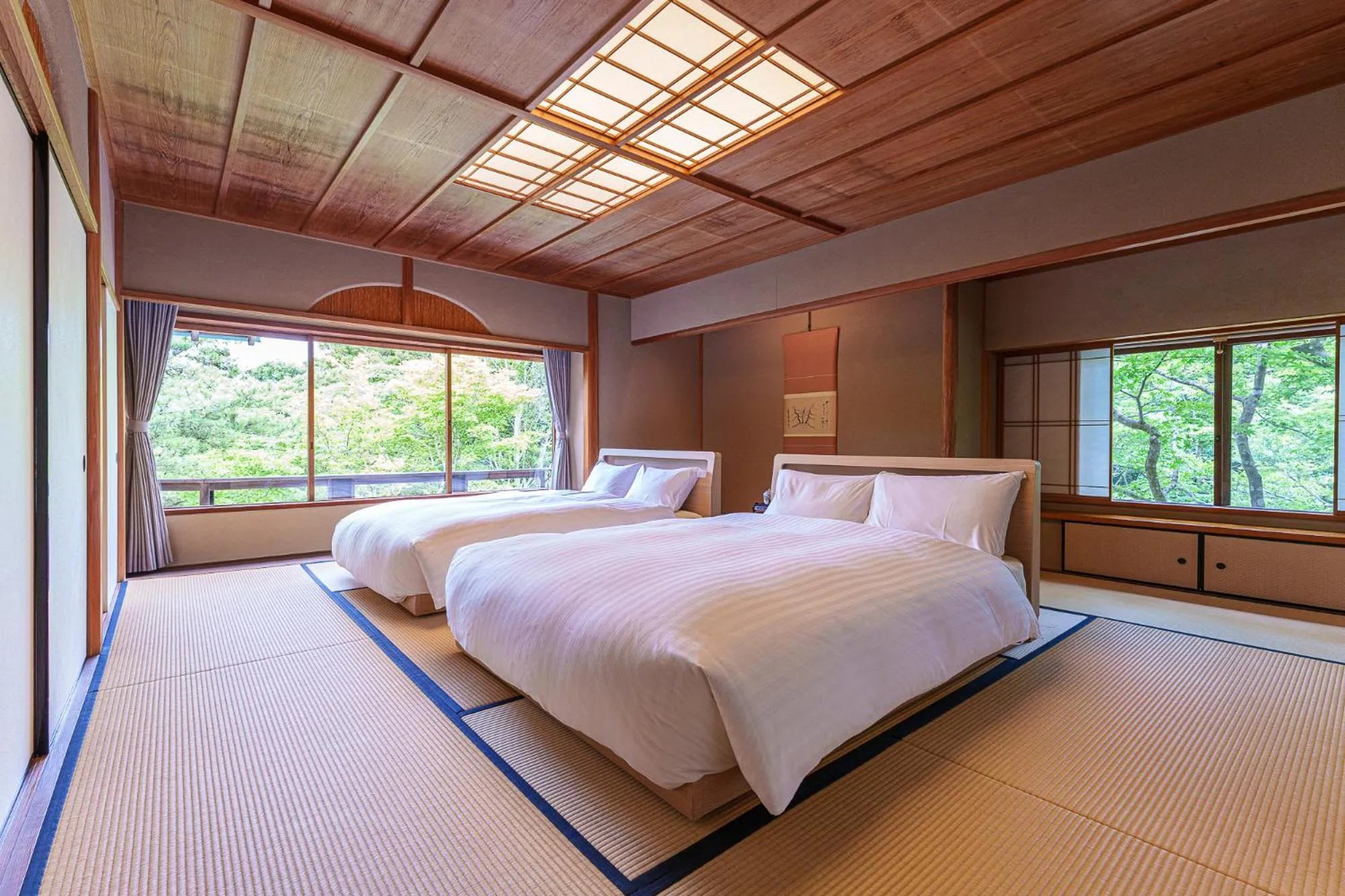 Bed in UNZEN HANZUIRYO by Onko Chishin