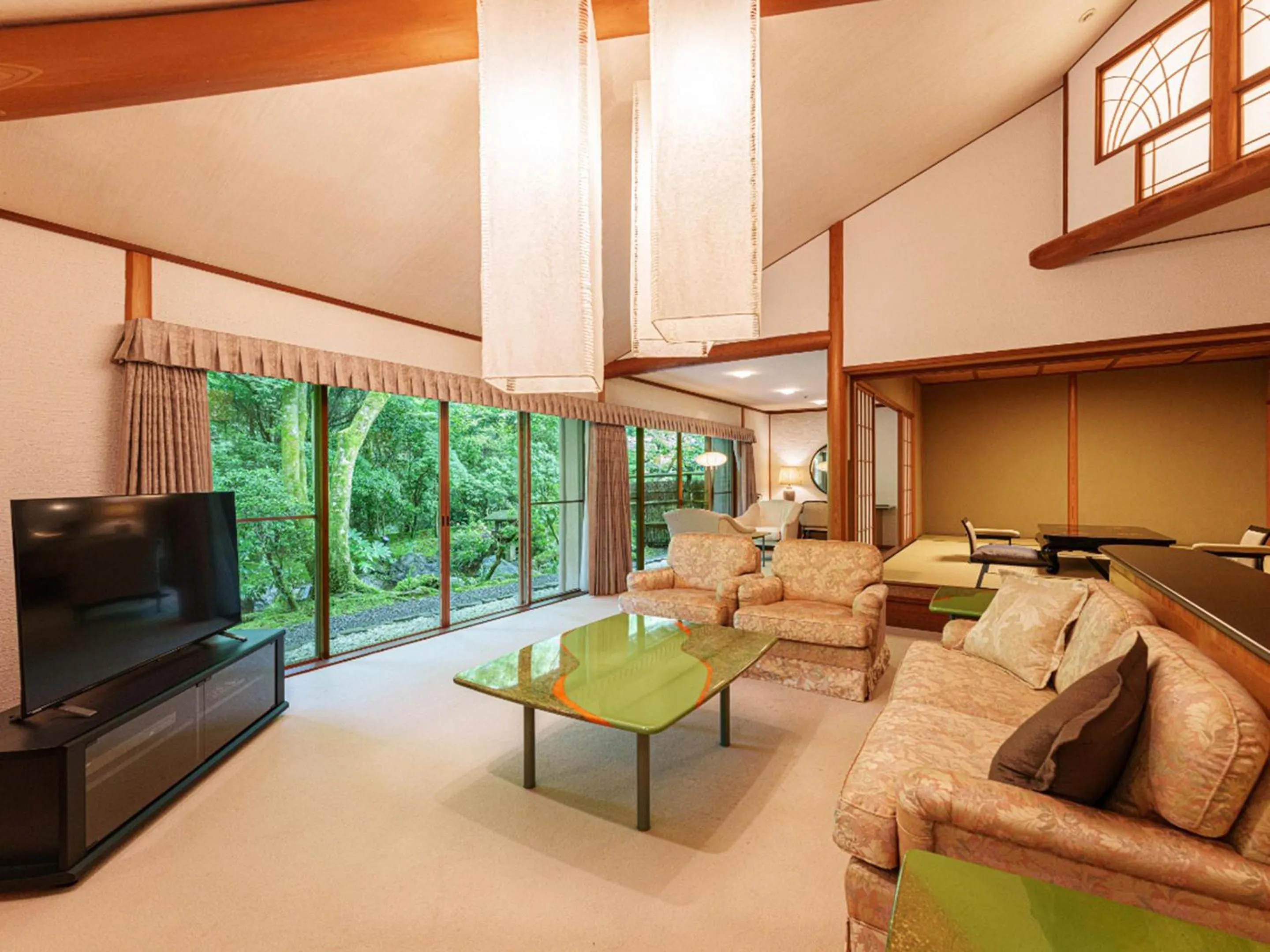 Garden in UNZEN HANZUIRYO by Onko Chishin