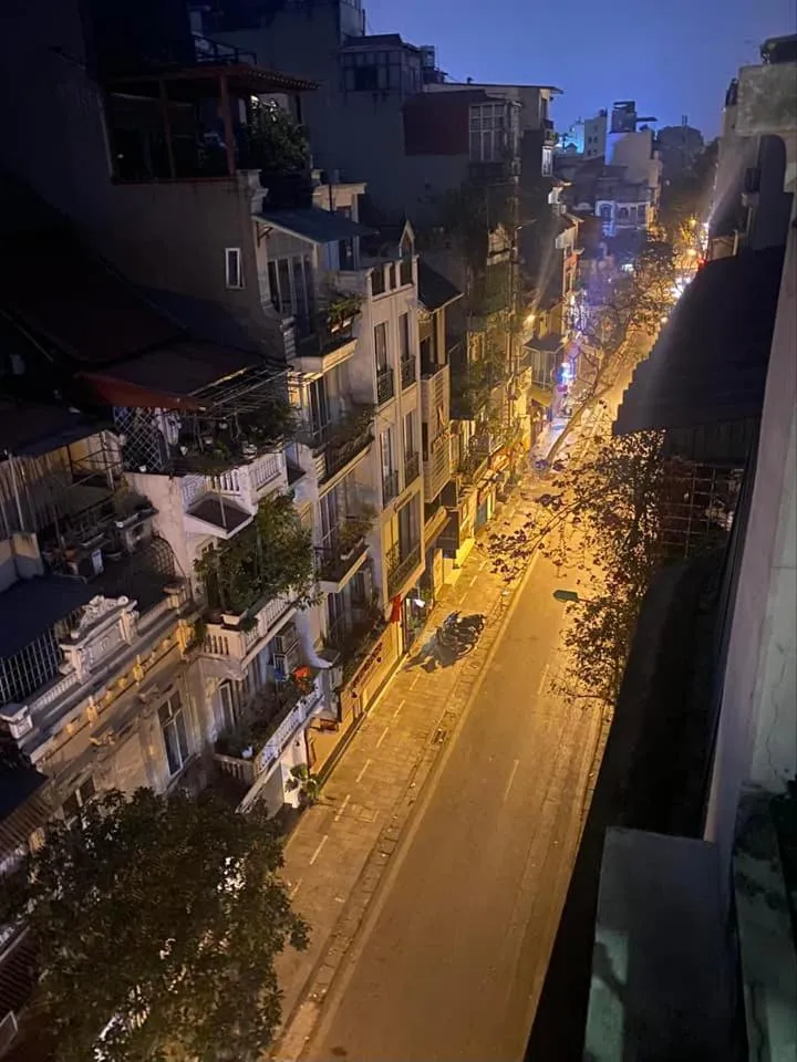 Night in Golden Moon Suite Hotel & Travel