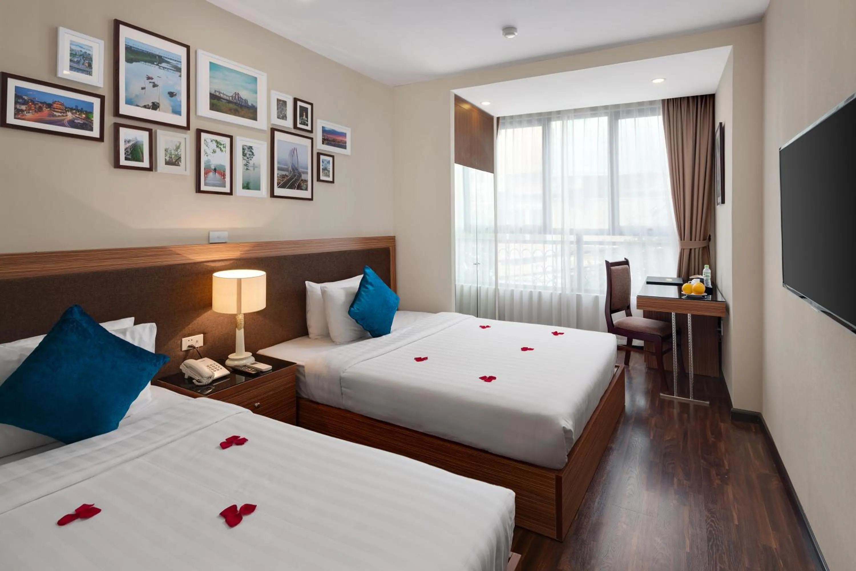 Property building, Bed in Golden Moon Suite Hotel & Travel