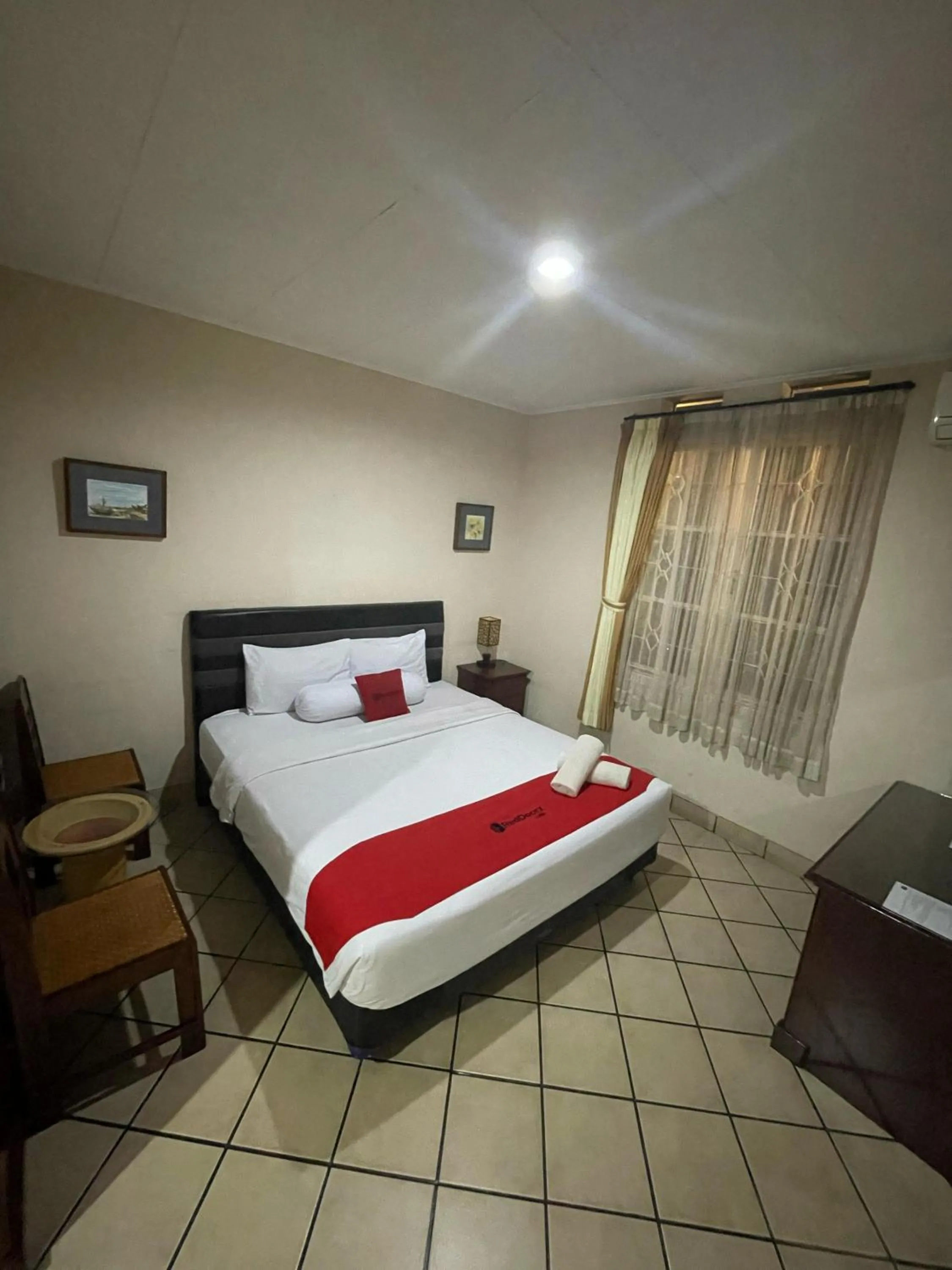 Bed in RedDoorz Plus near Parahyangan University