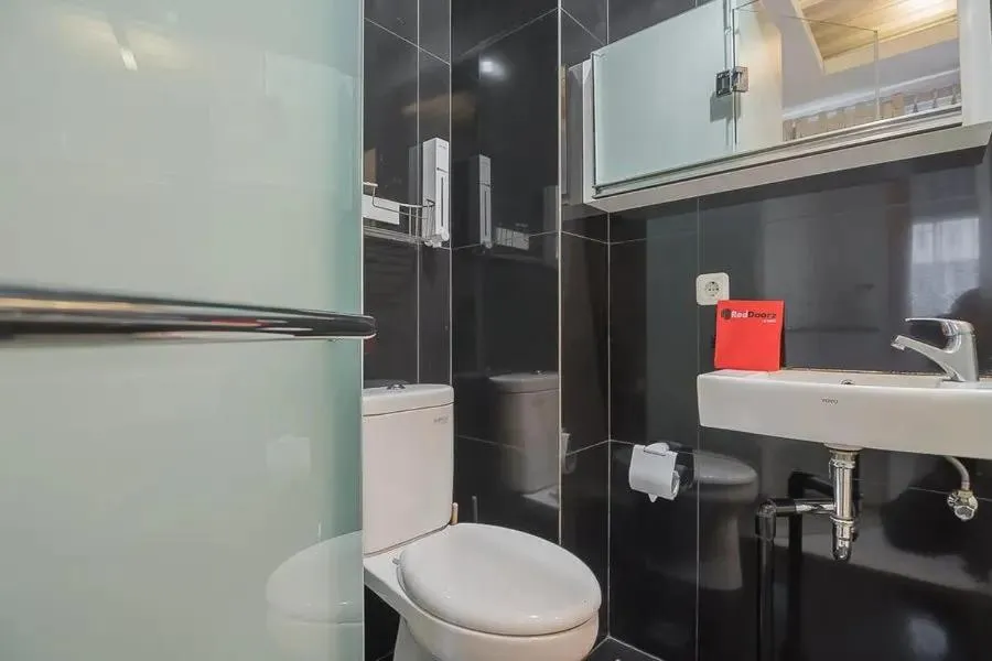 RedDoorz Plus near Parahyangan University