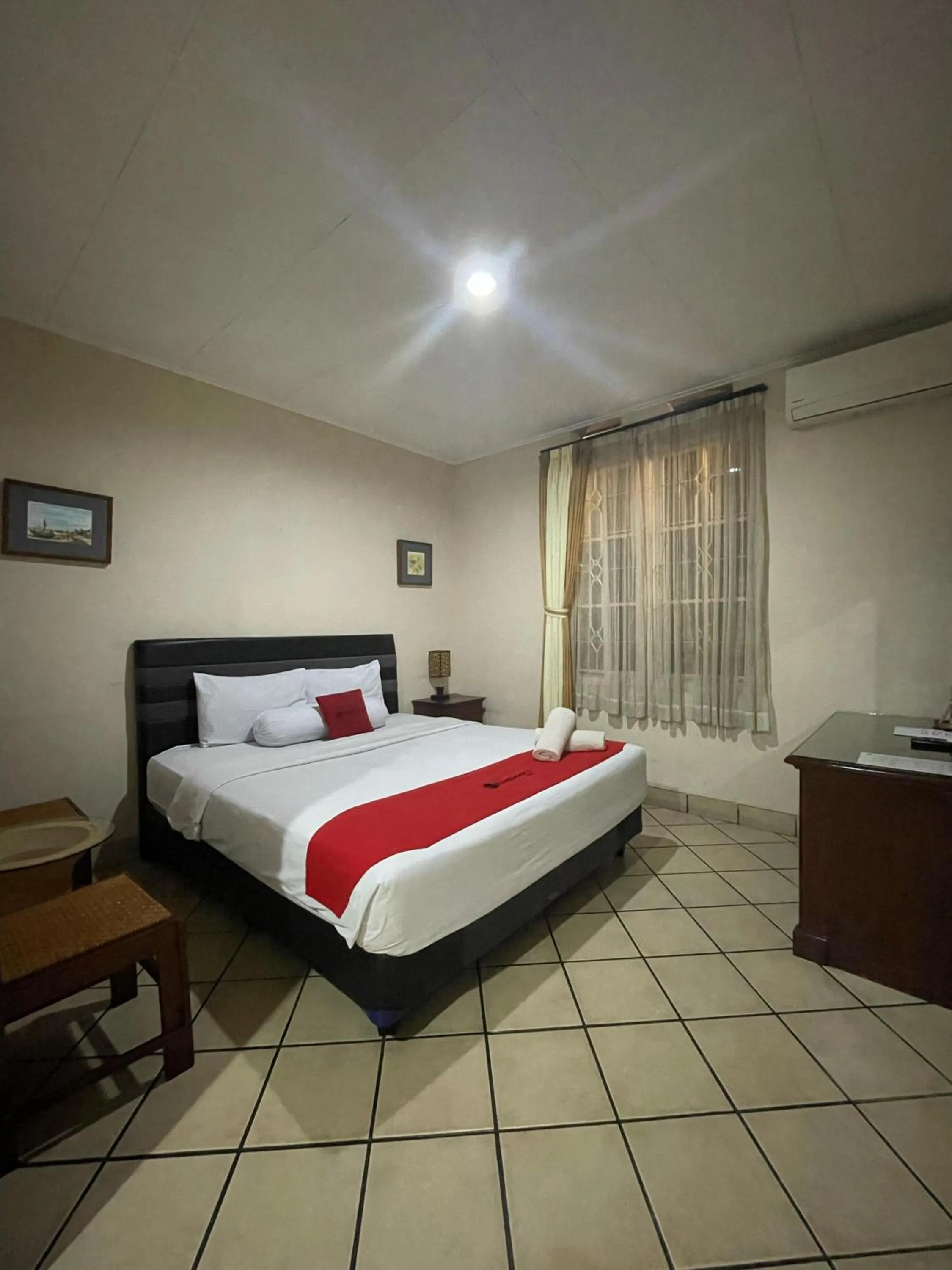 Bed in RedDoorz Plus near Parahyangan University